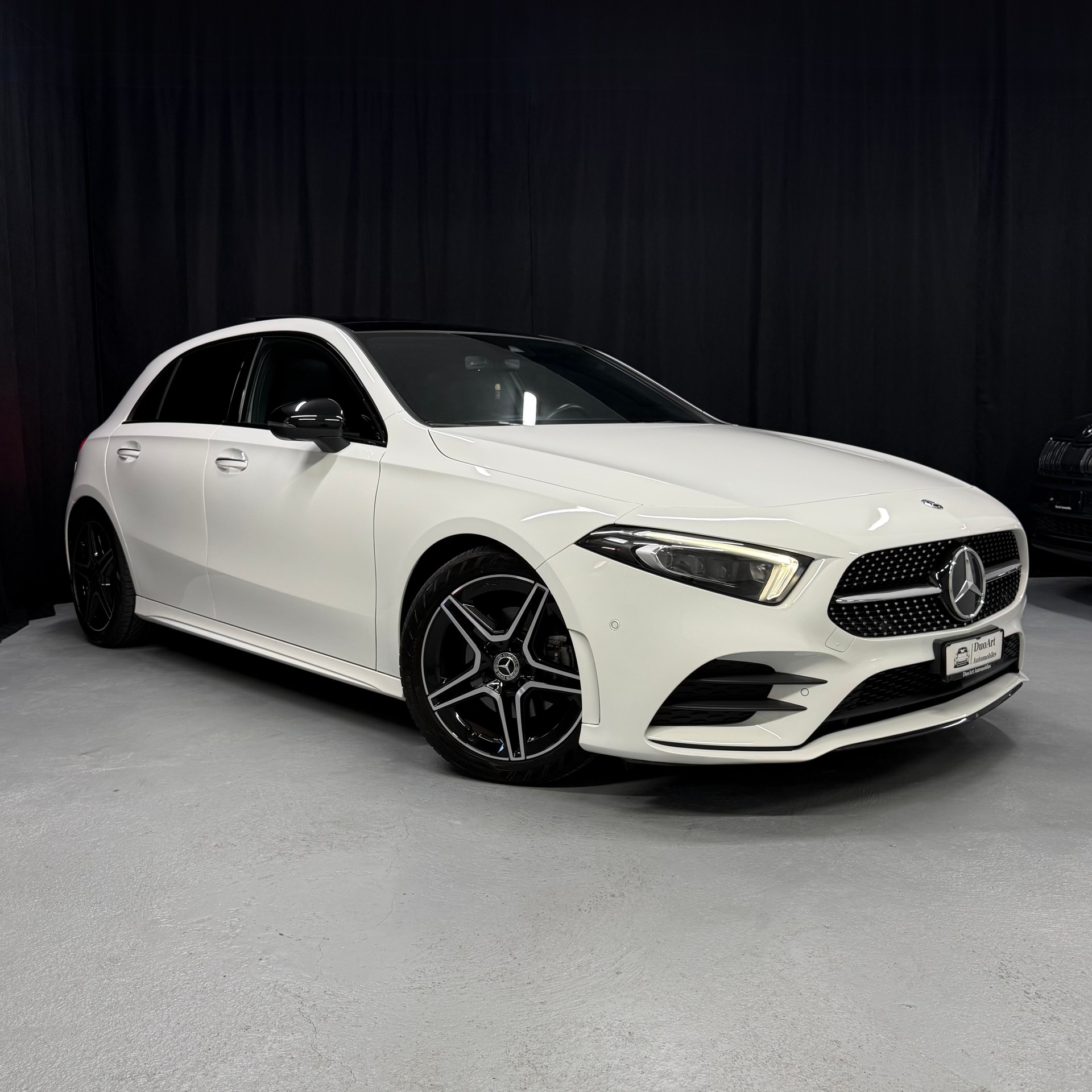 MERCEDES-BENZ A 200 AMG Line 7G-DCT-image-4
