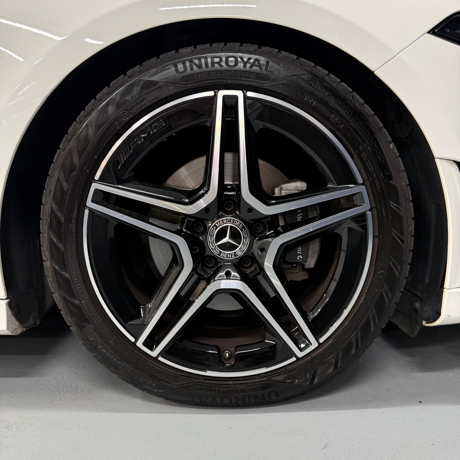 MERCEDES-BENZ A 200 AMG Line 7G-DCT-image-5