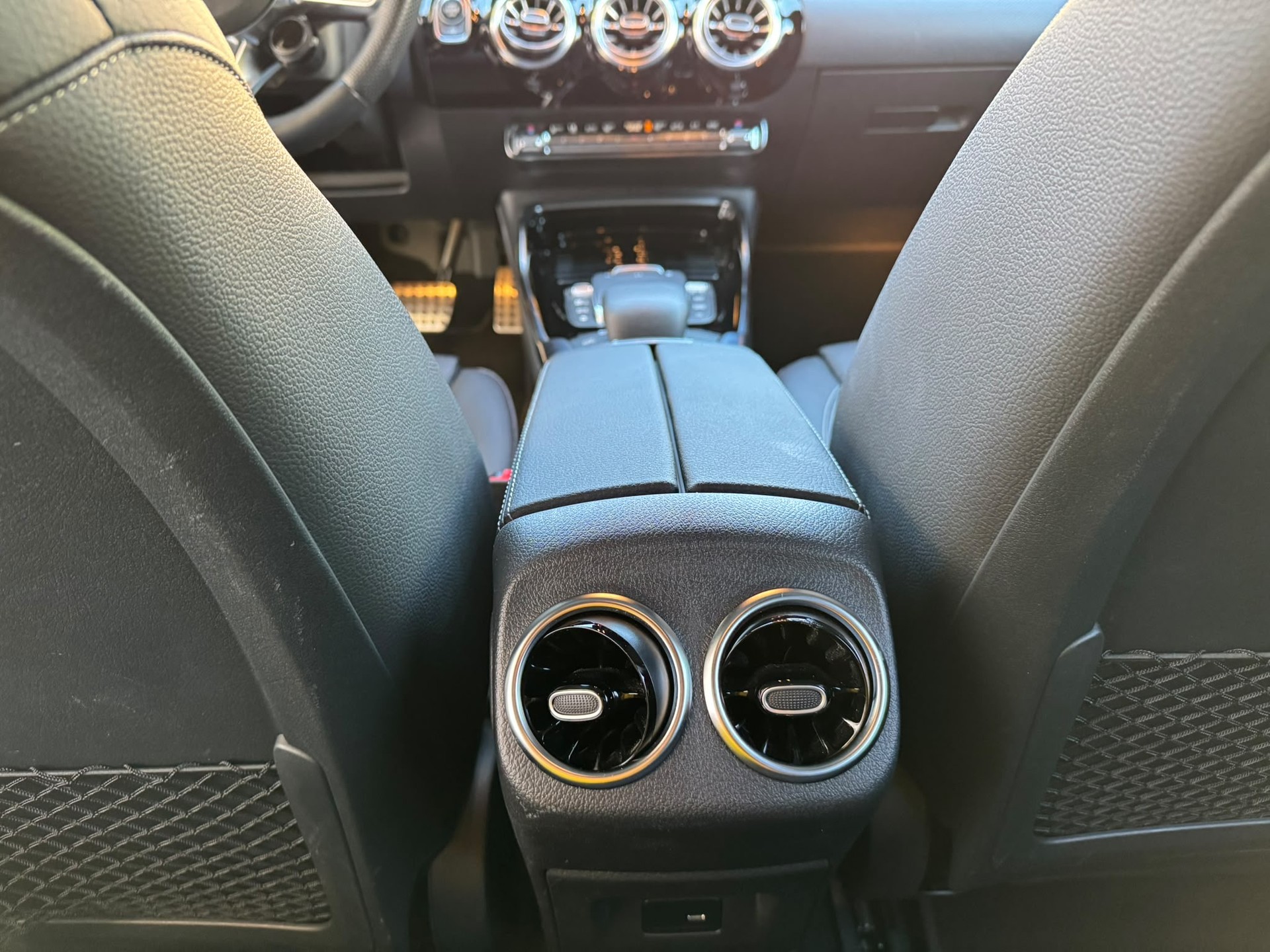 MERCEDES-BENZ A 35 AMG 4matic-image-9