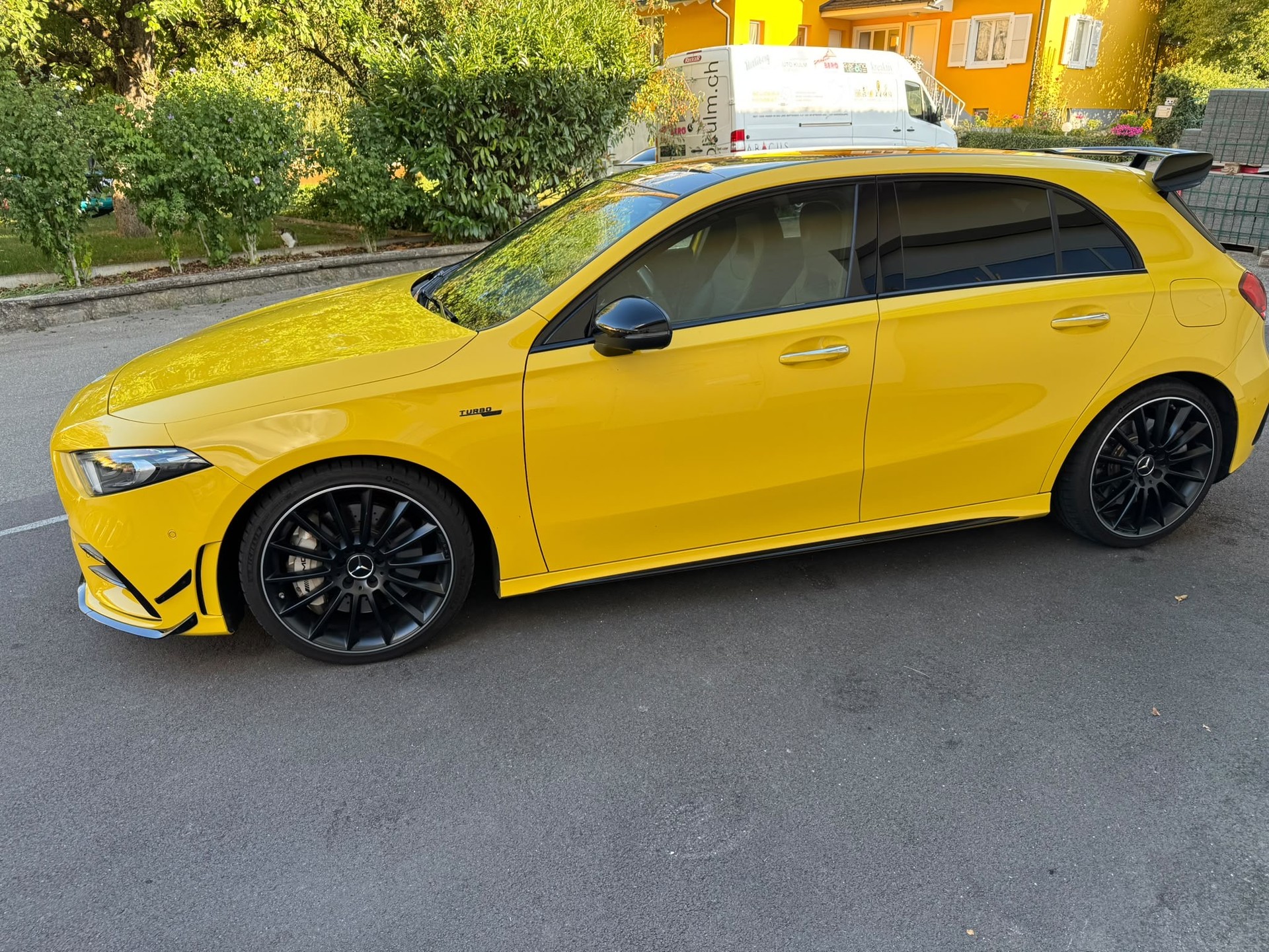 MERCEDES-BENZ A 35 AMG 4matic-image-1
