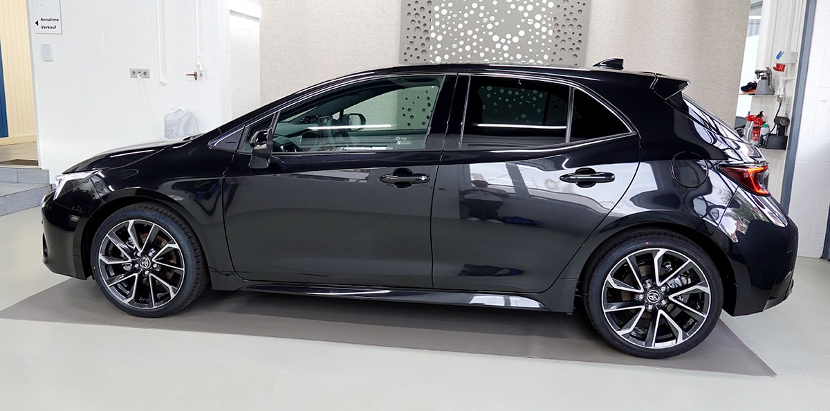 TOYOTA Corolla 2.0 HSD Premiumt e- CVT-image-1