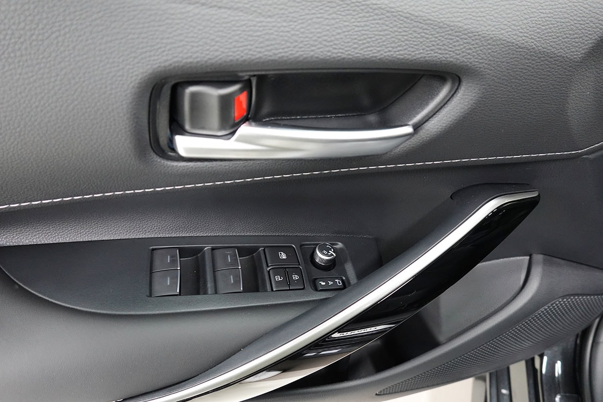 TOYOTA Corolla 2.0 HSD Premiumt e- CVT-image-14