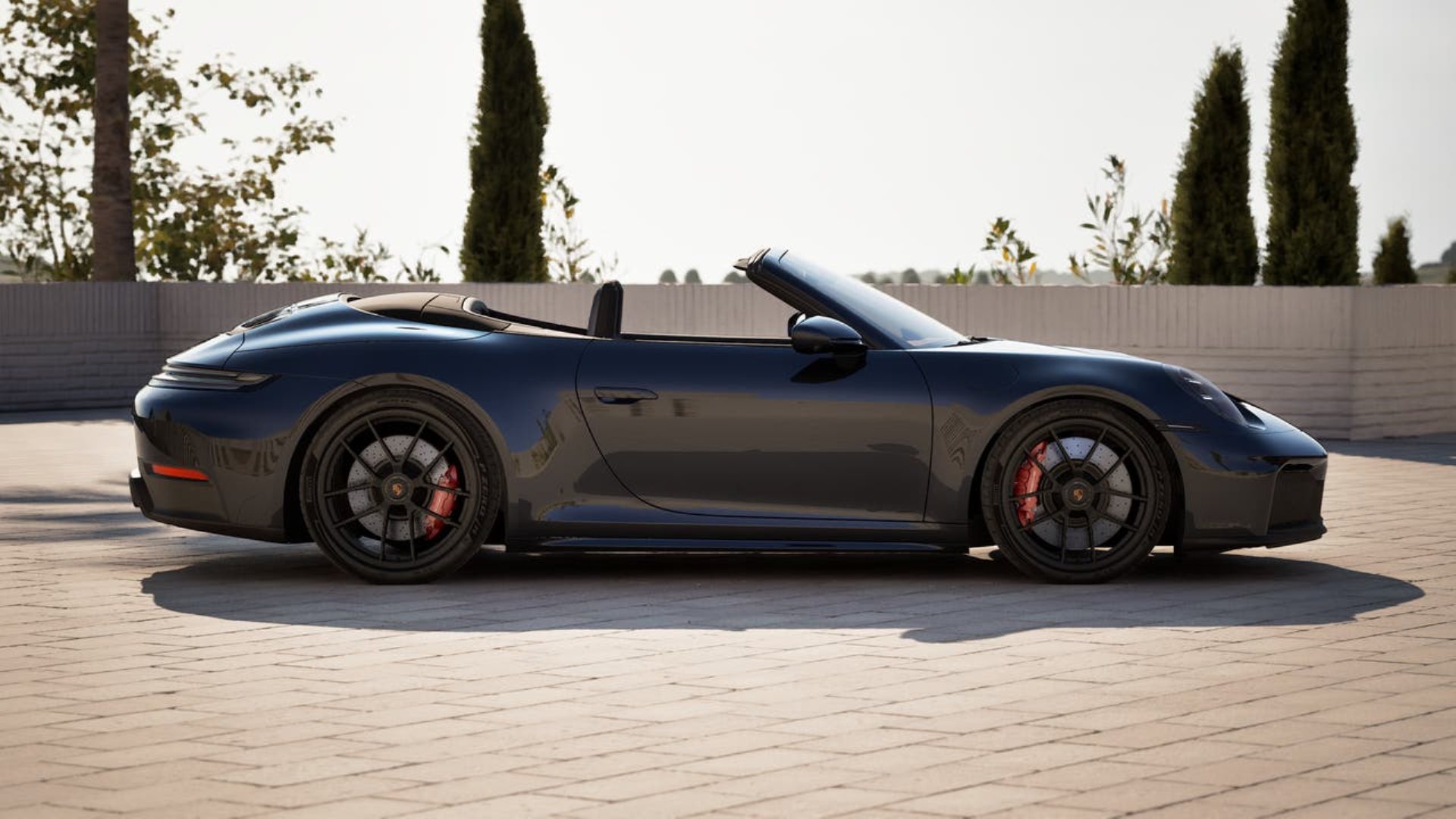 PORSCHE 911 Carrera 4 GTS Cabriolet-image-5