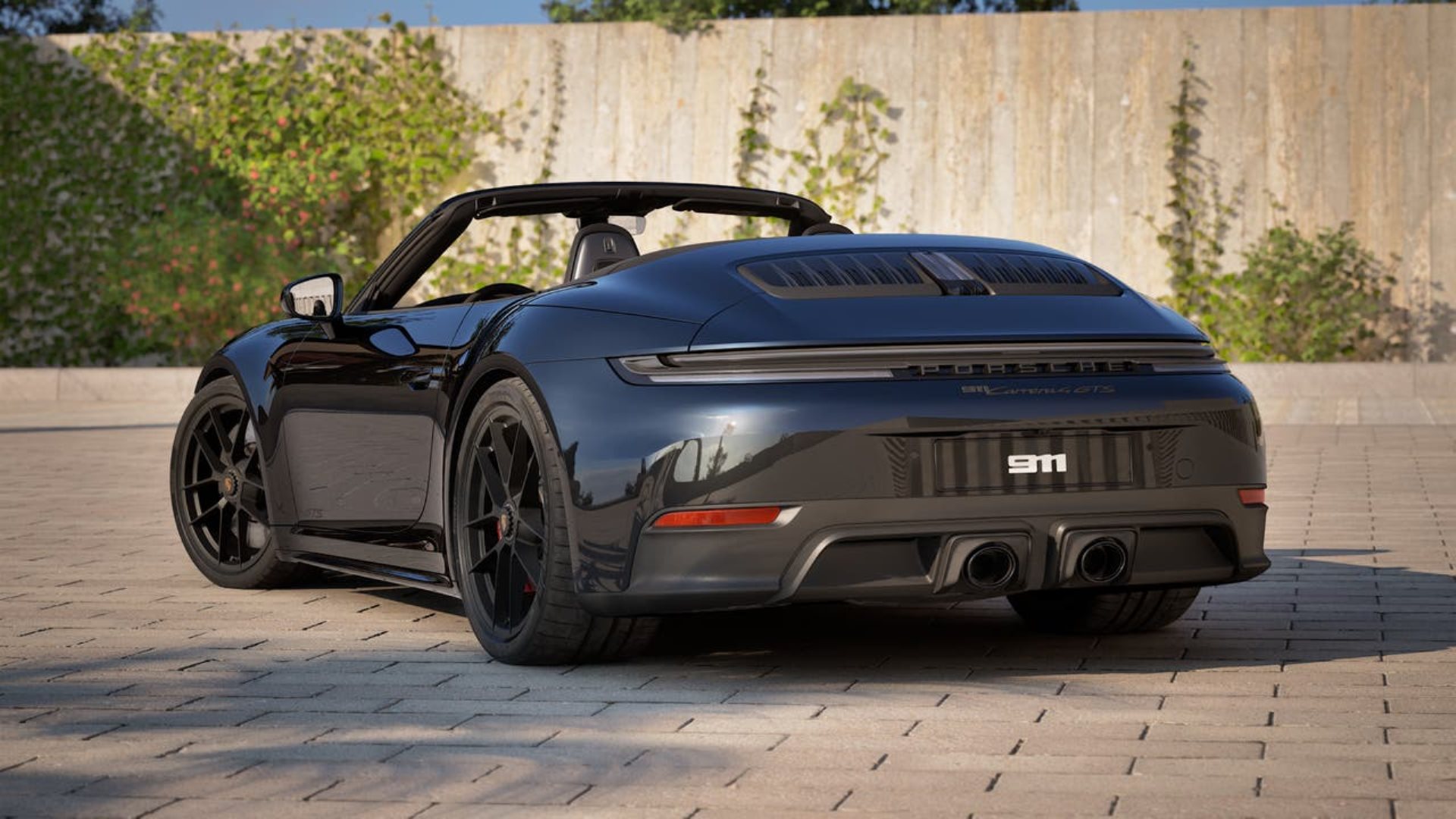 PORSCHE 911 Carrera 4 GTS Cabriolet-image-2