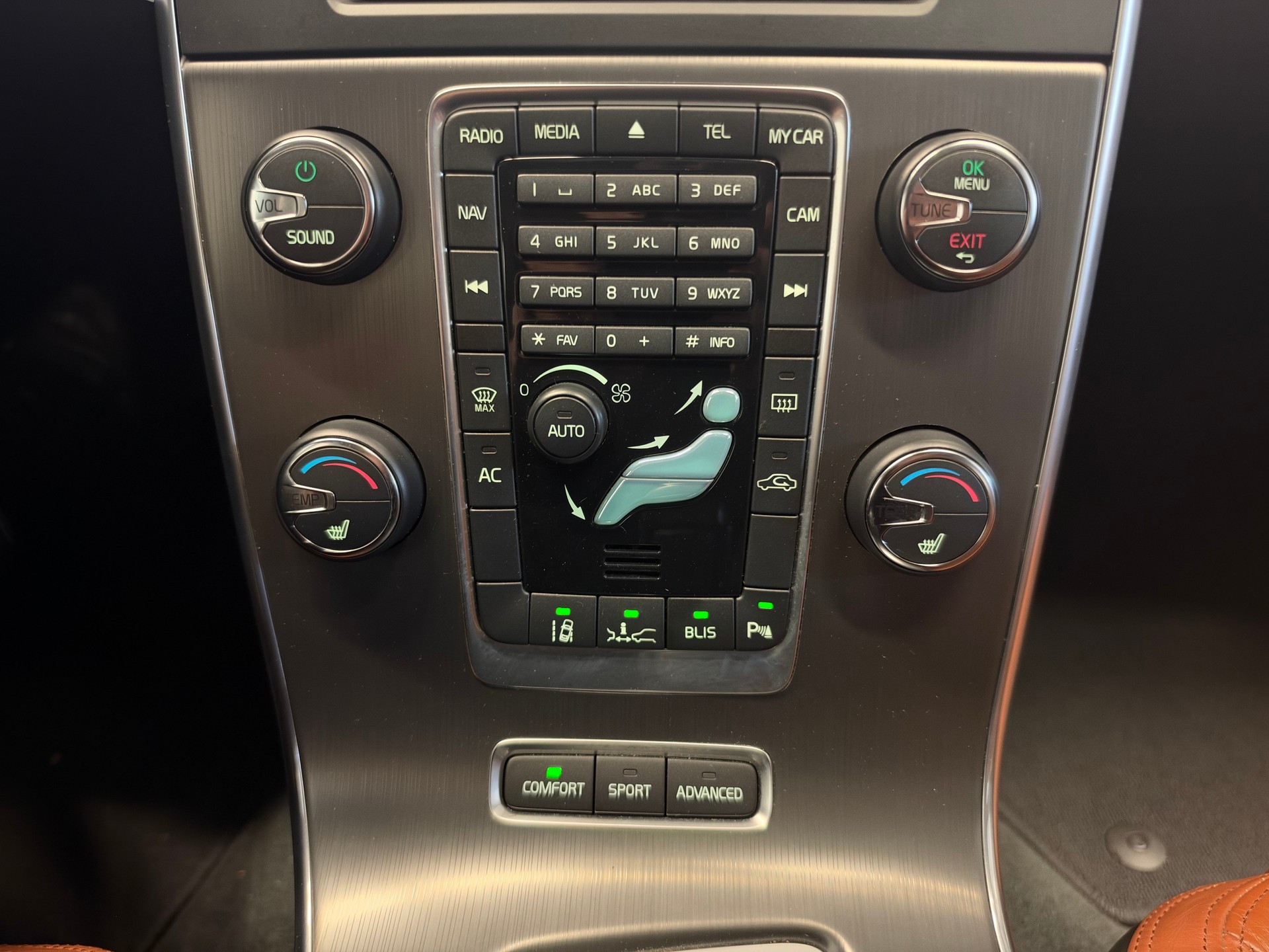 VOLVO V60 T6 AWD Summum Geartronic-image-14