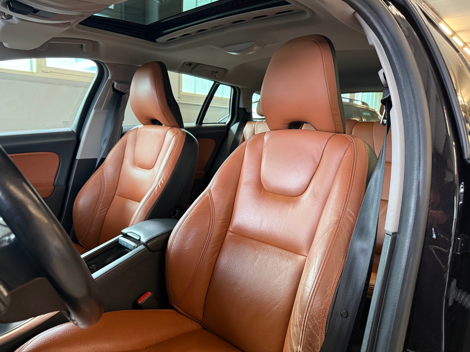 VOLVO V60 T6 AWD Summum Geartronic-image-11