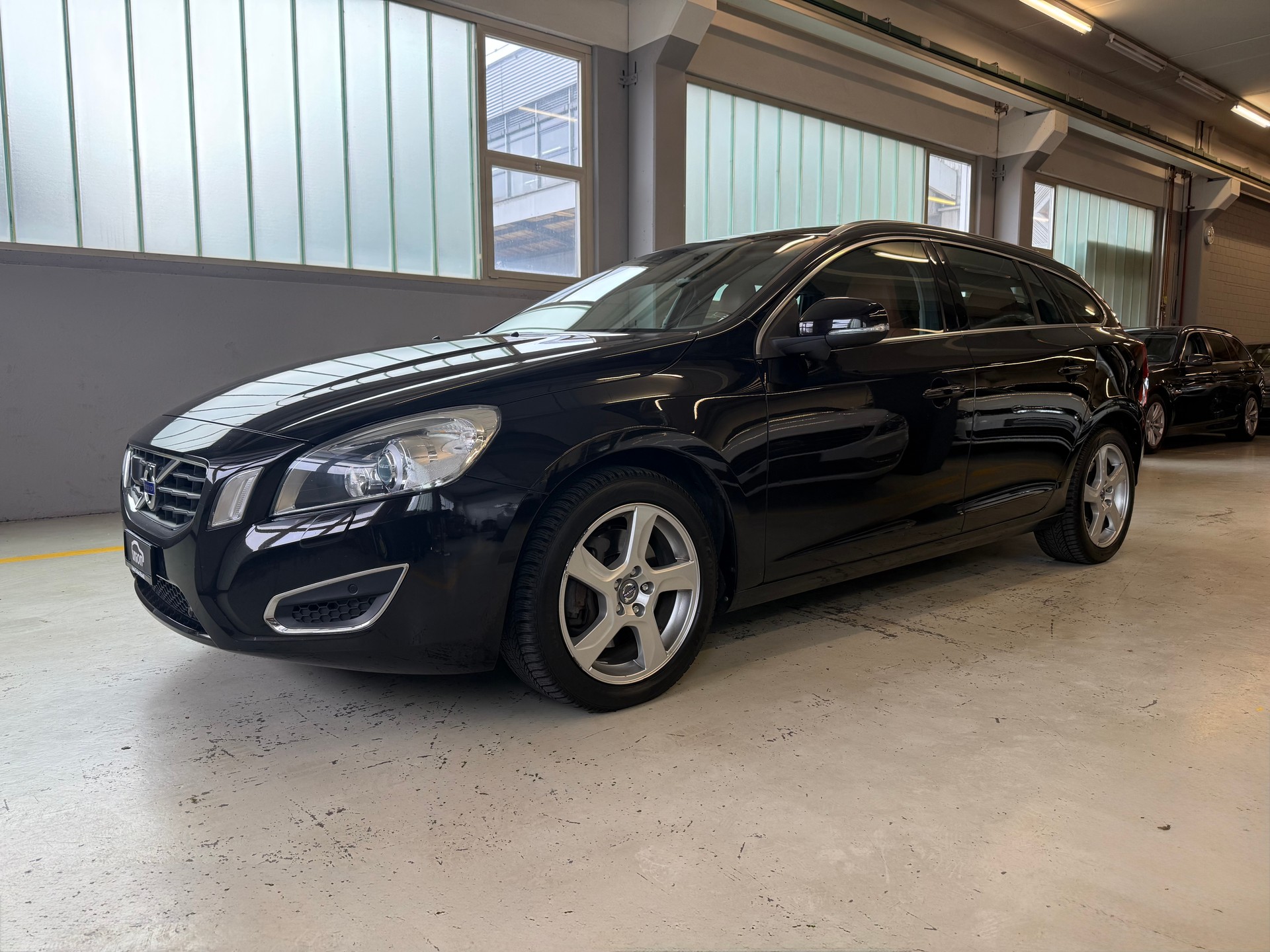 VOLVO V60 T6 AWD Summum Geartronic-image-0