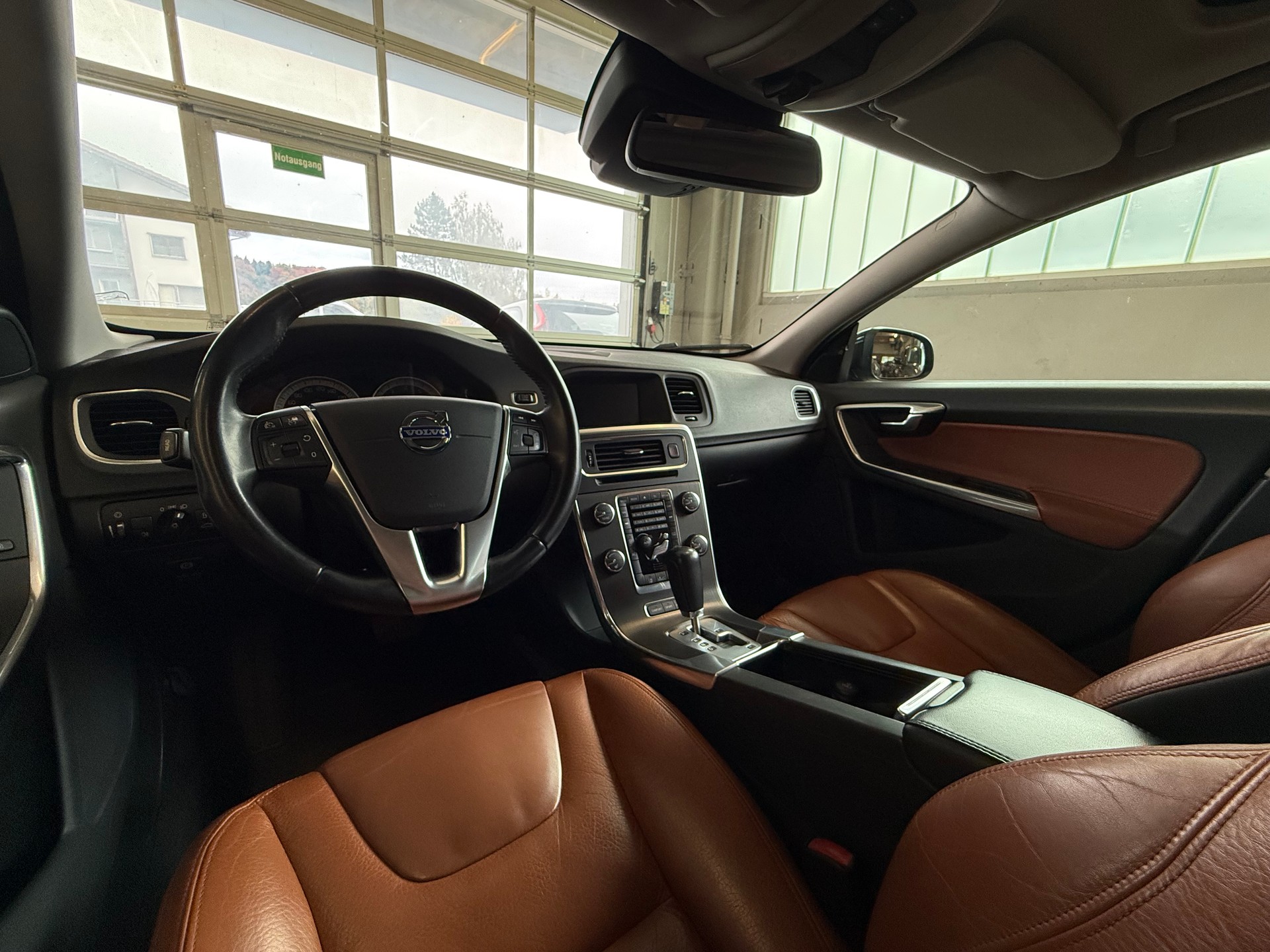 VOLVO V60 T6 AWD Summum Geartronic-image-12