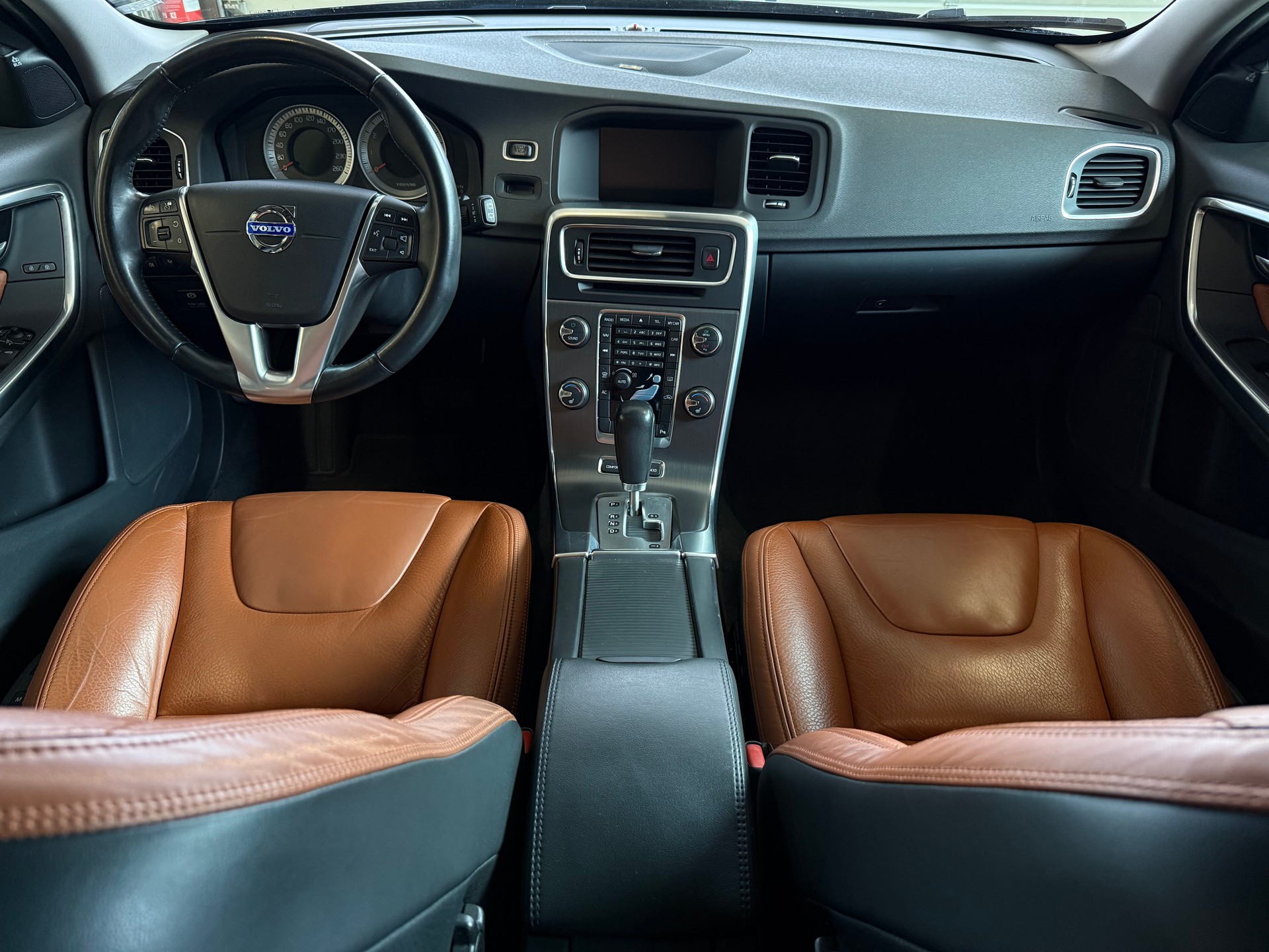 VOLVO V60 T6 AWD Summum Geartronic-image-13