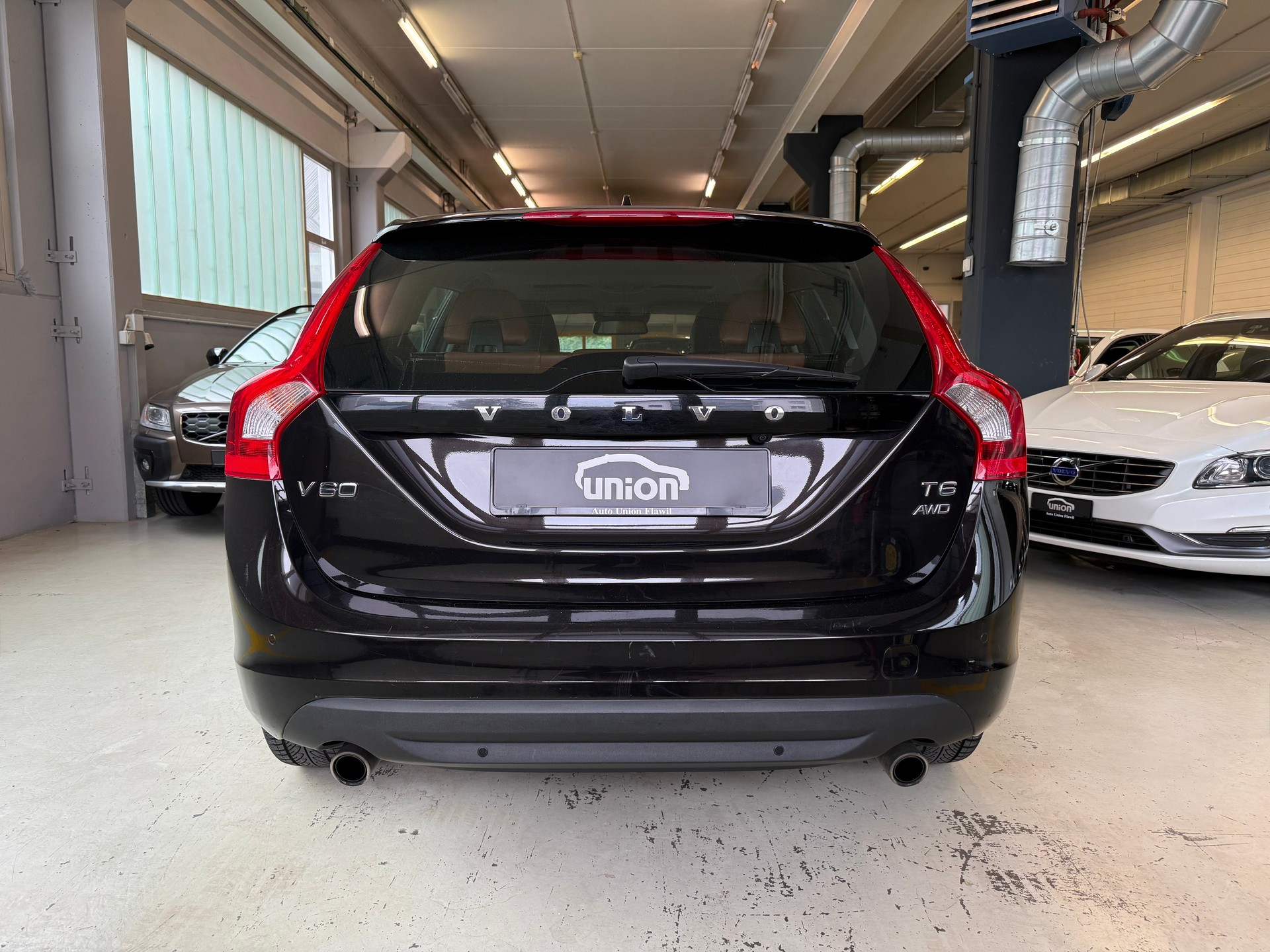 VOLVO V60 T6 AWD Summum Geartronic-image-7