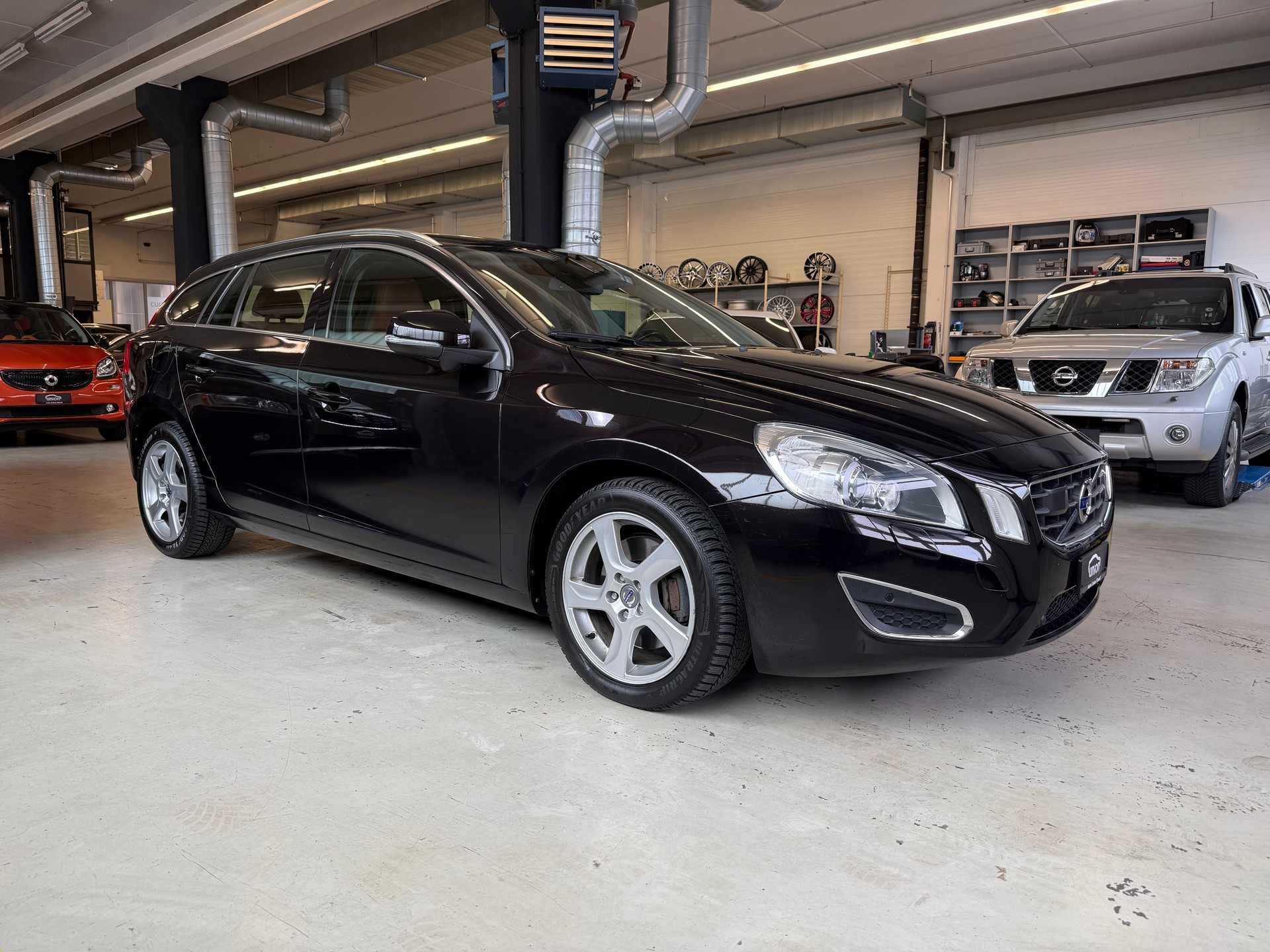 VOLVO V60 T6 AWD Summum Geartronic-image-1