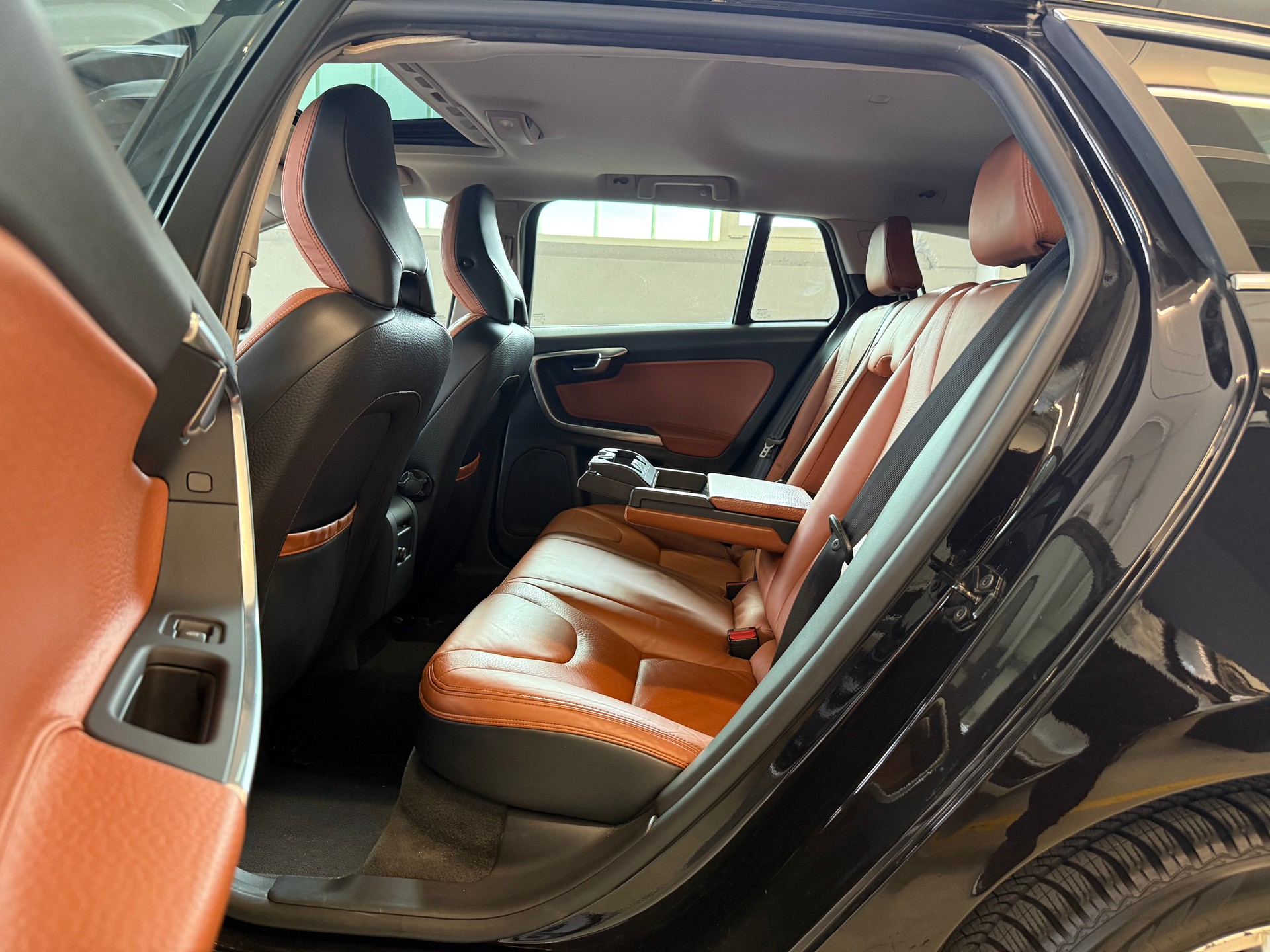 VOLVO V60 T6 AWD Summum Geartronic-image-10
