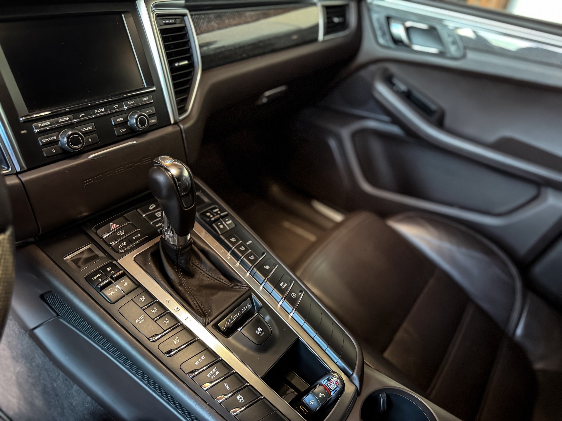PORSCHE Macan Turbo PDK-image-7