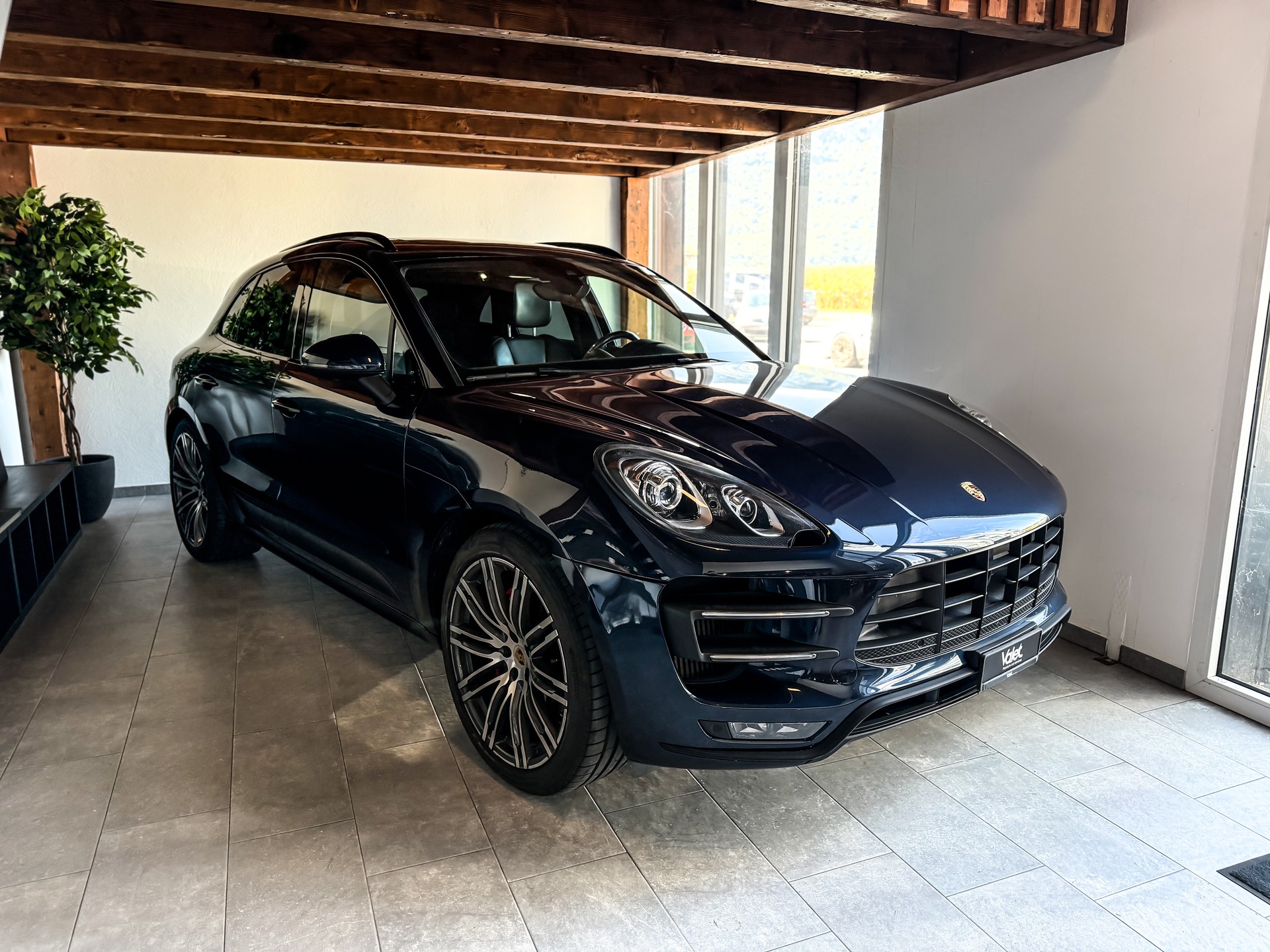 PORSCHE Macan Turbo PDK-image-1