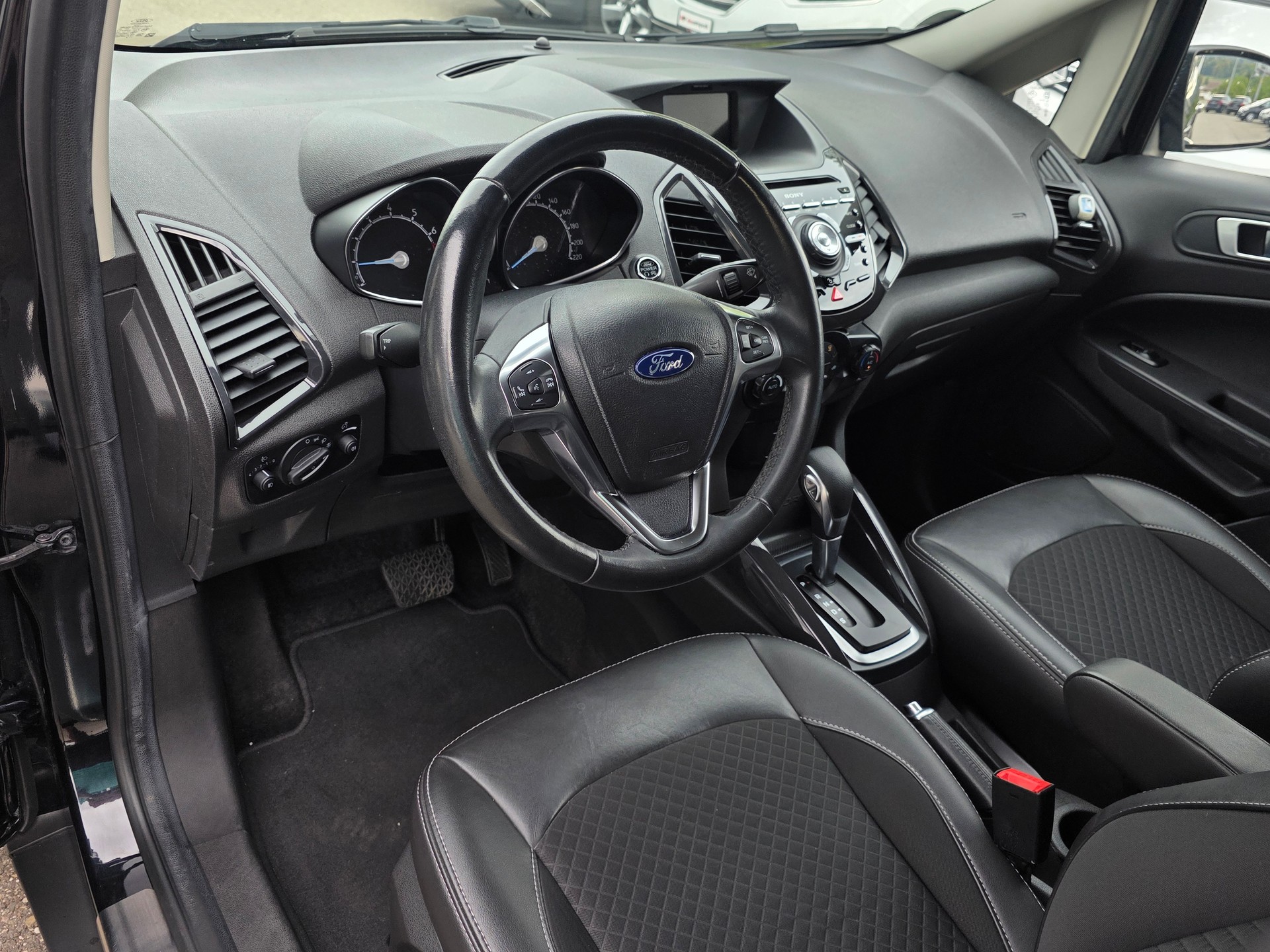 FORD EcoSport 1.5 Titanium PowerShift * CH-Fahrzeug * Top Zustand *-image-6