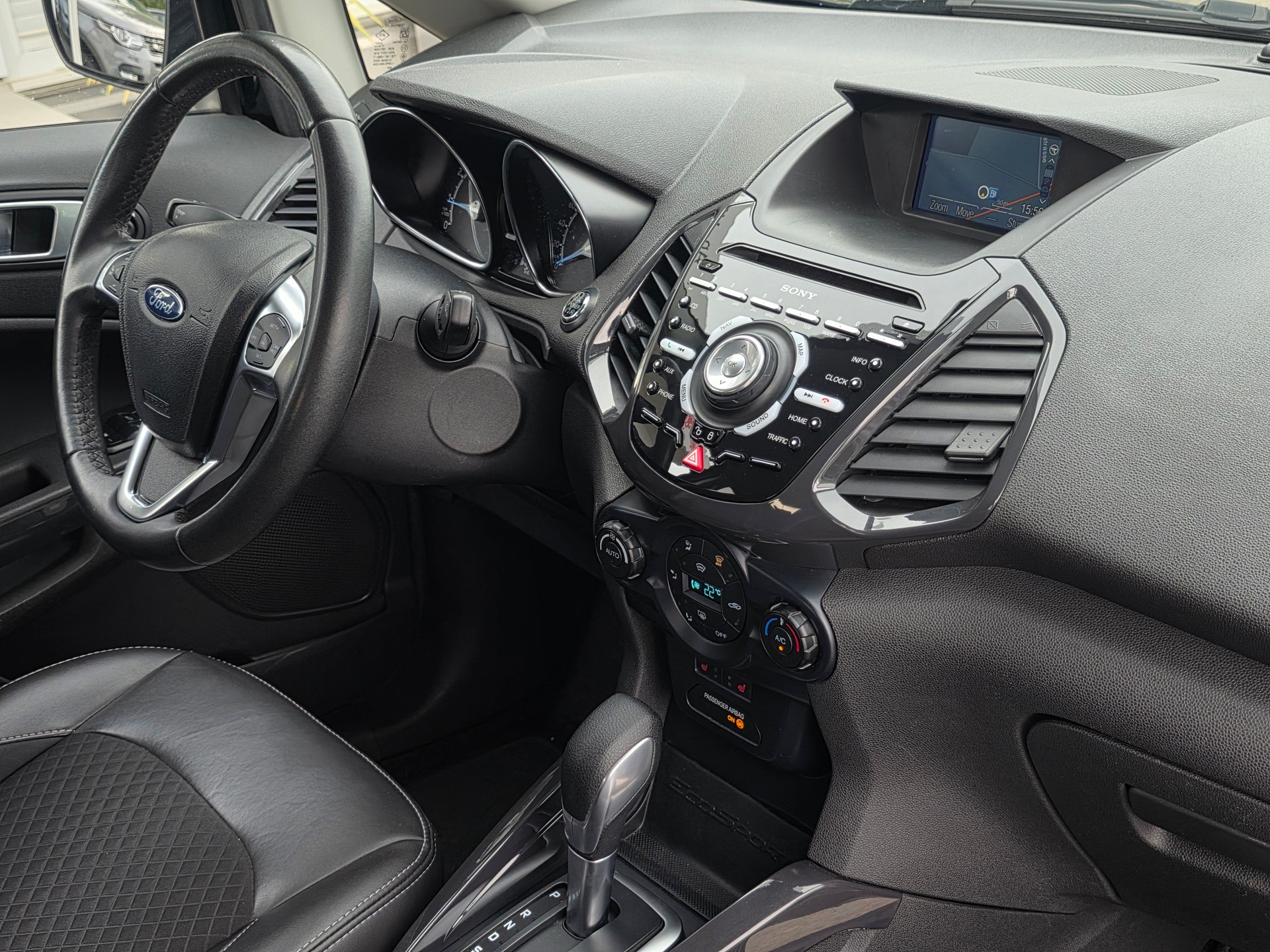 FORD EcoSport 1.5 Titanium PowerShift * CH-Fahrzeug * Top Zustand *-image-16