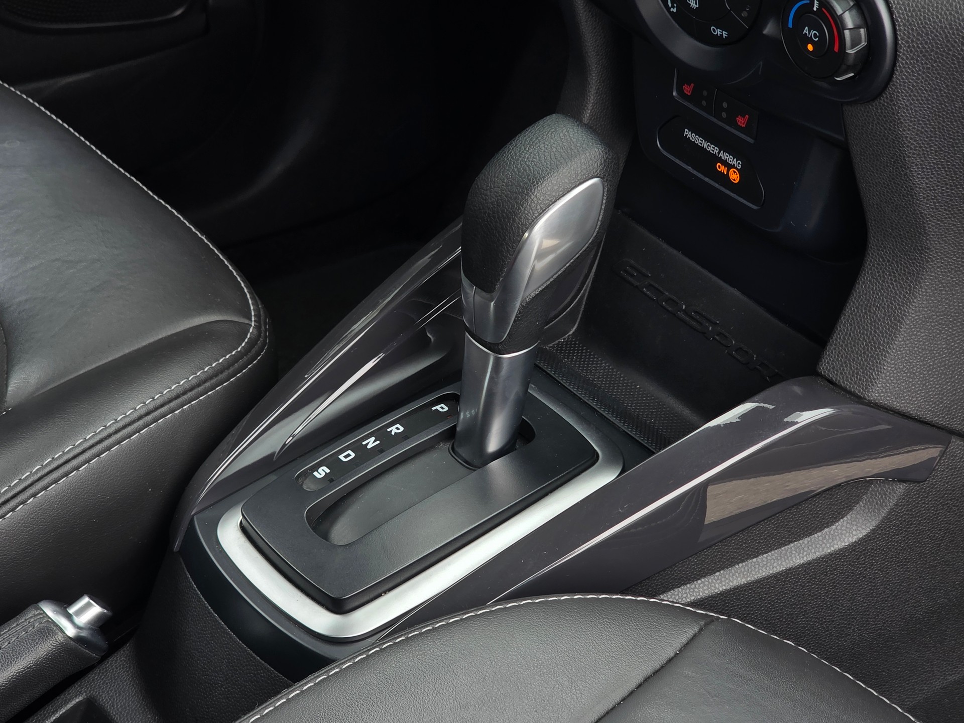 FORD EcoSport 1.5 Titanium PowerShift * CH-Fahrzeug * Top Zustand *-image-17
