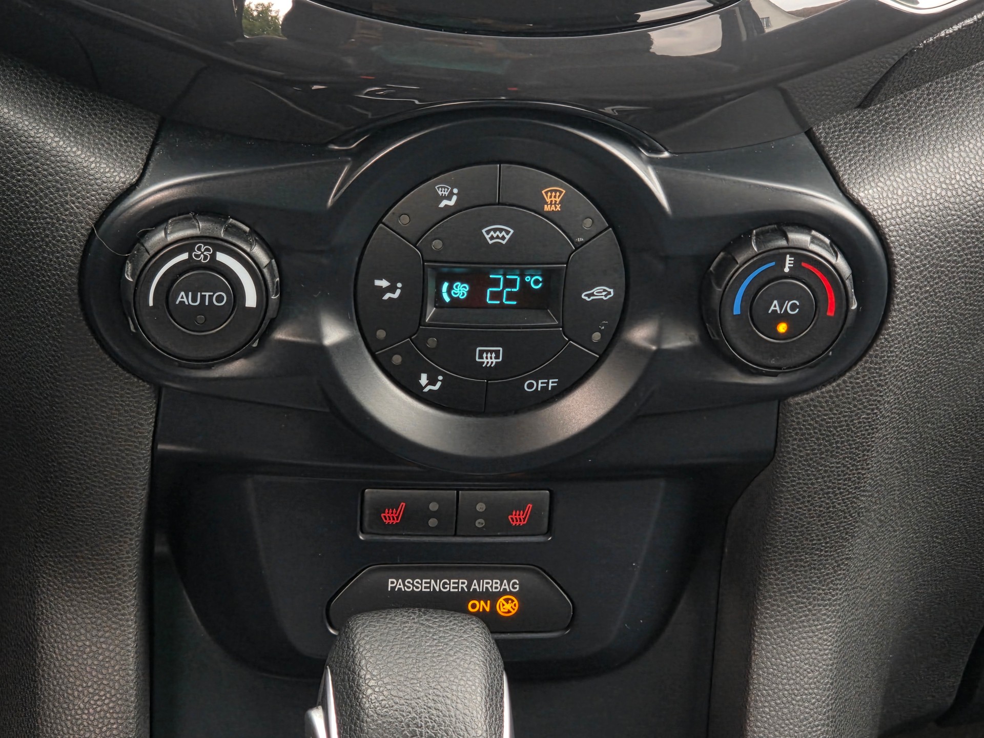 FORD EcoSport 1.5 Titanium PowerShift * CH-Fahrzeug * Top Zustand *-image-13