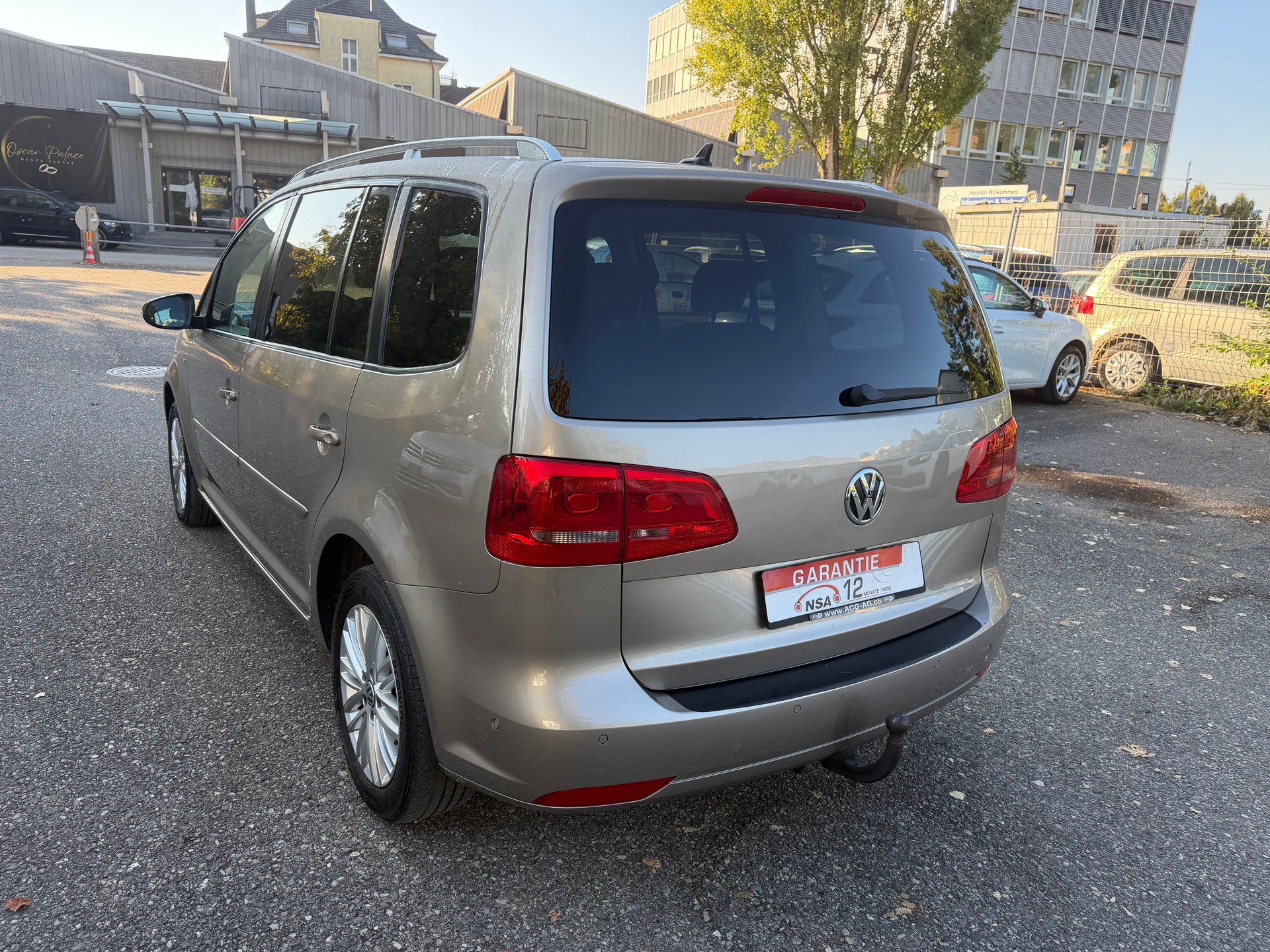 VW Touran 1.6 TDI BlueMotion Technology Cup DSG * 07x Plätze * Navi * Xenon * Klima-auto * PDC V&H- RF-Kamera * Ab MFK-image-12