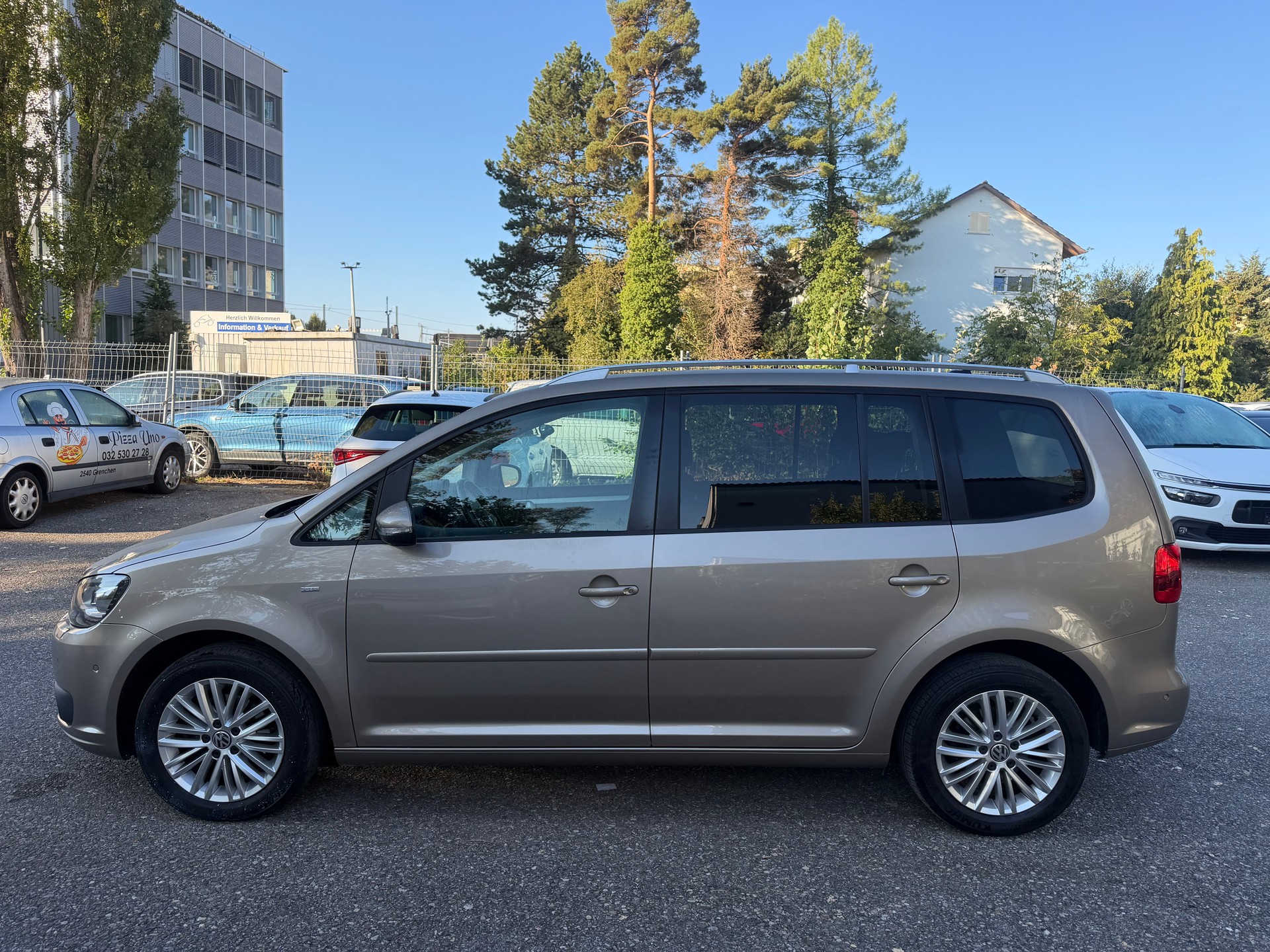 VW Touran 1.6 TDI BlueMotion Technology Cup DSG * 07x Plätze * Navi * Xenon * Klima-auto * PDC V&H- RF-Kamera * Ab MFK-image-10