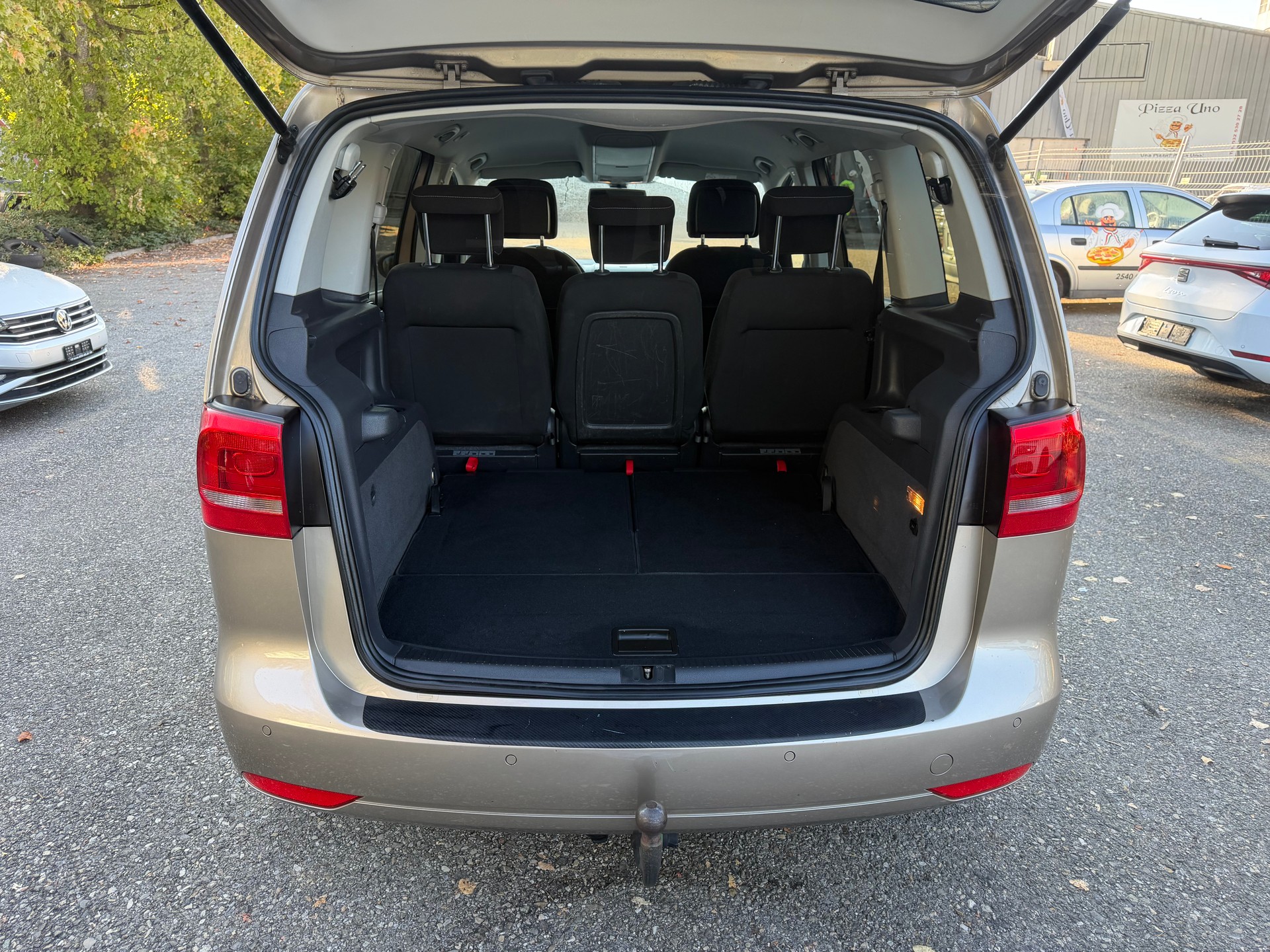 VW Touran 1.6 TDI BlueMotion Technology Cup DSG * 07x Plätze * Navi * Xenon * Klima-auto * PDC V&H- RF-Kamera * Ab MFK-image-13