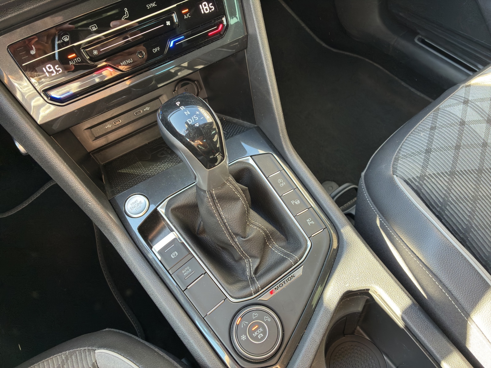 VW Tiguan 2.0 TDI SCR R-Line 4Motion DSG-image-14
