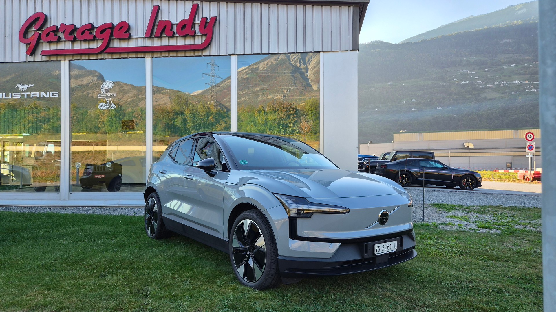 VOLVO EX30 E60 69kWh Twin Plus-image-6