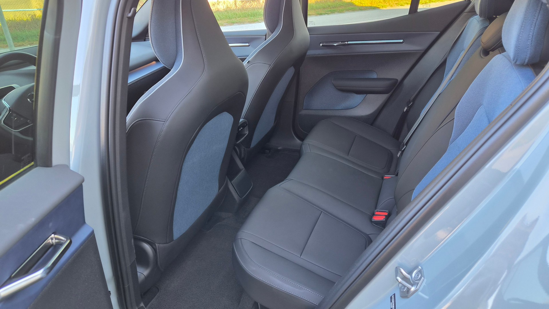 VOLVO EX30 E60 69kWh Twin Plus-image-10