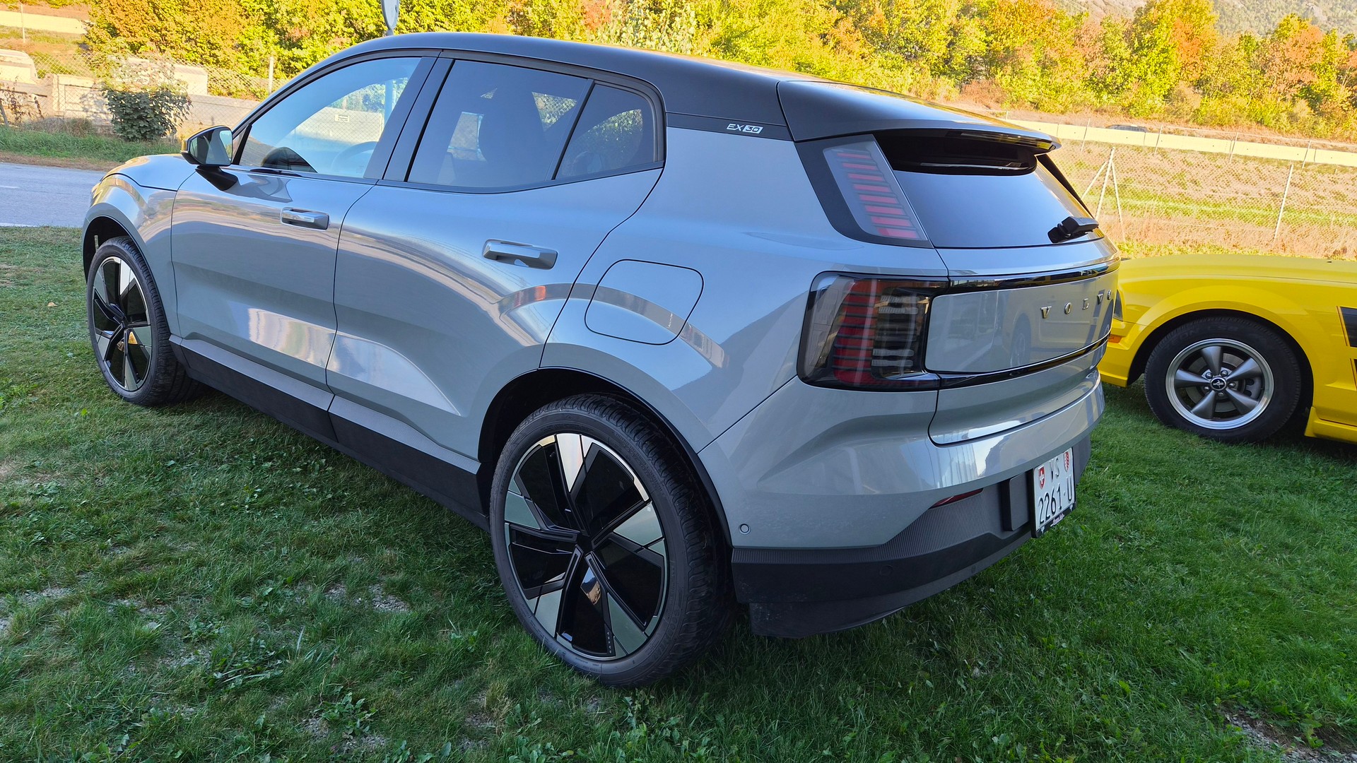 VOLVO EX30 E60 69kWh Twin Plus-image-2