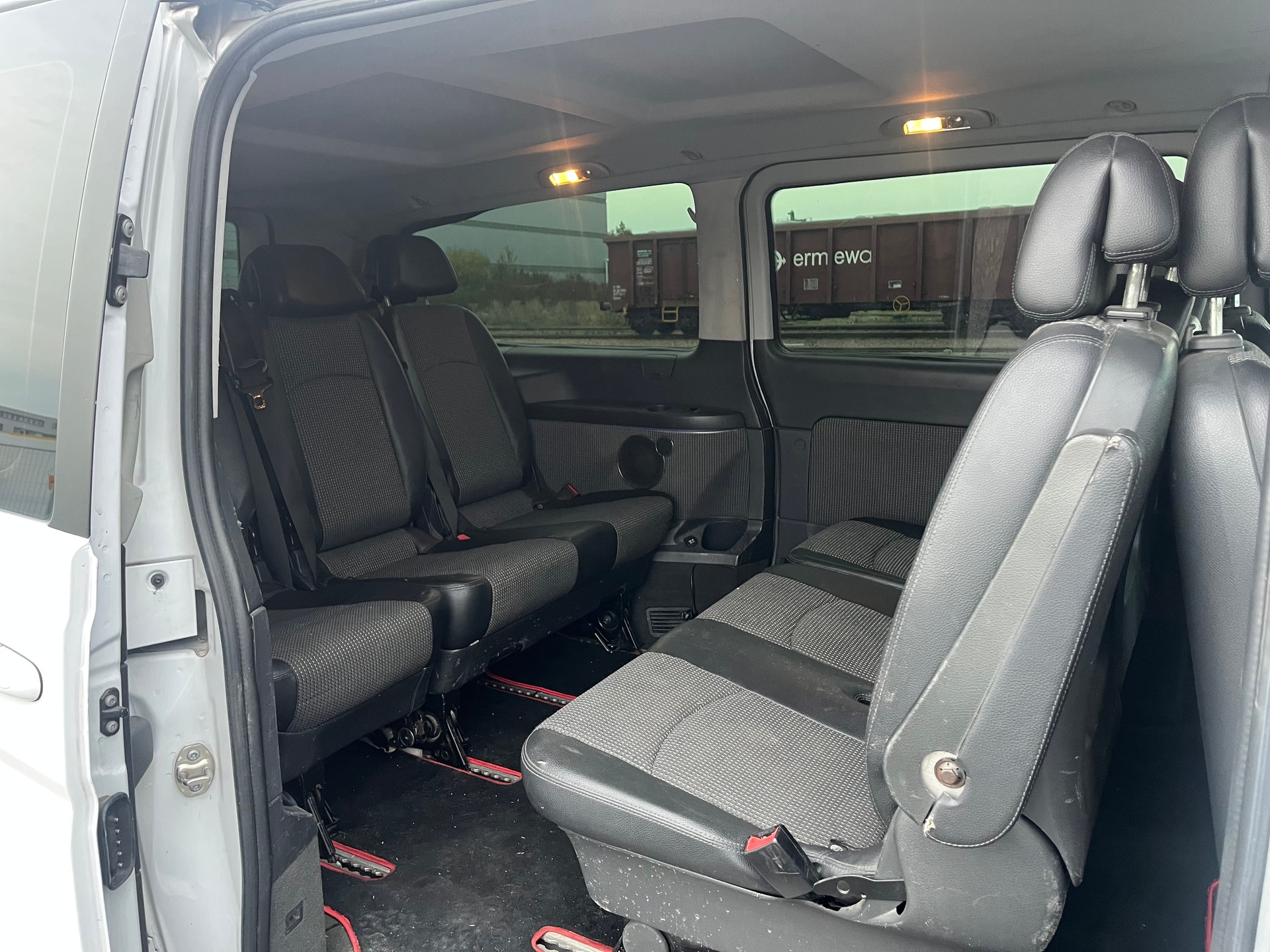 MERCEDES-BENZ Viano 2.0 CDI Blue Efficiency Ambiente L A-image-12