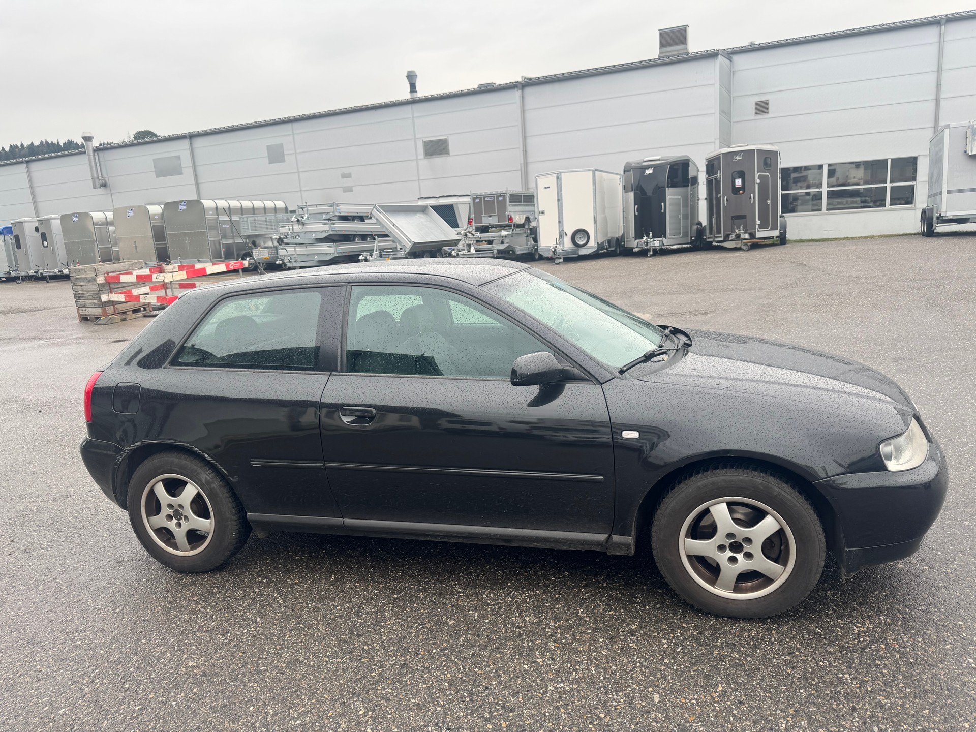 AUDI A3 1.8 Ambiente-image-1