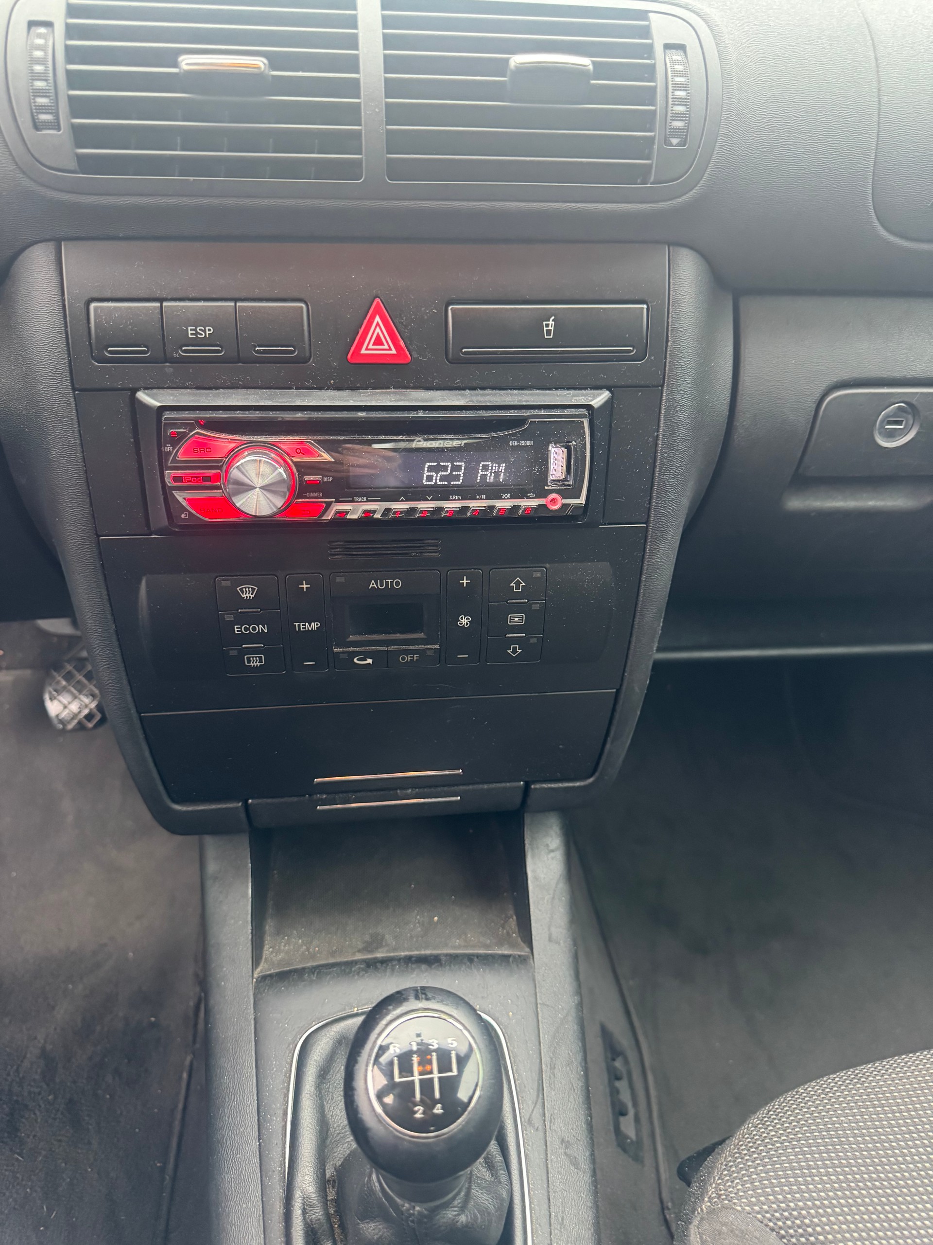 AUDI A3 1.8 Ambiente-image-7