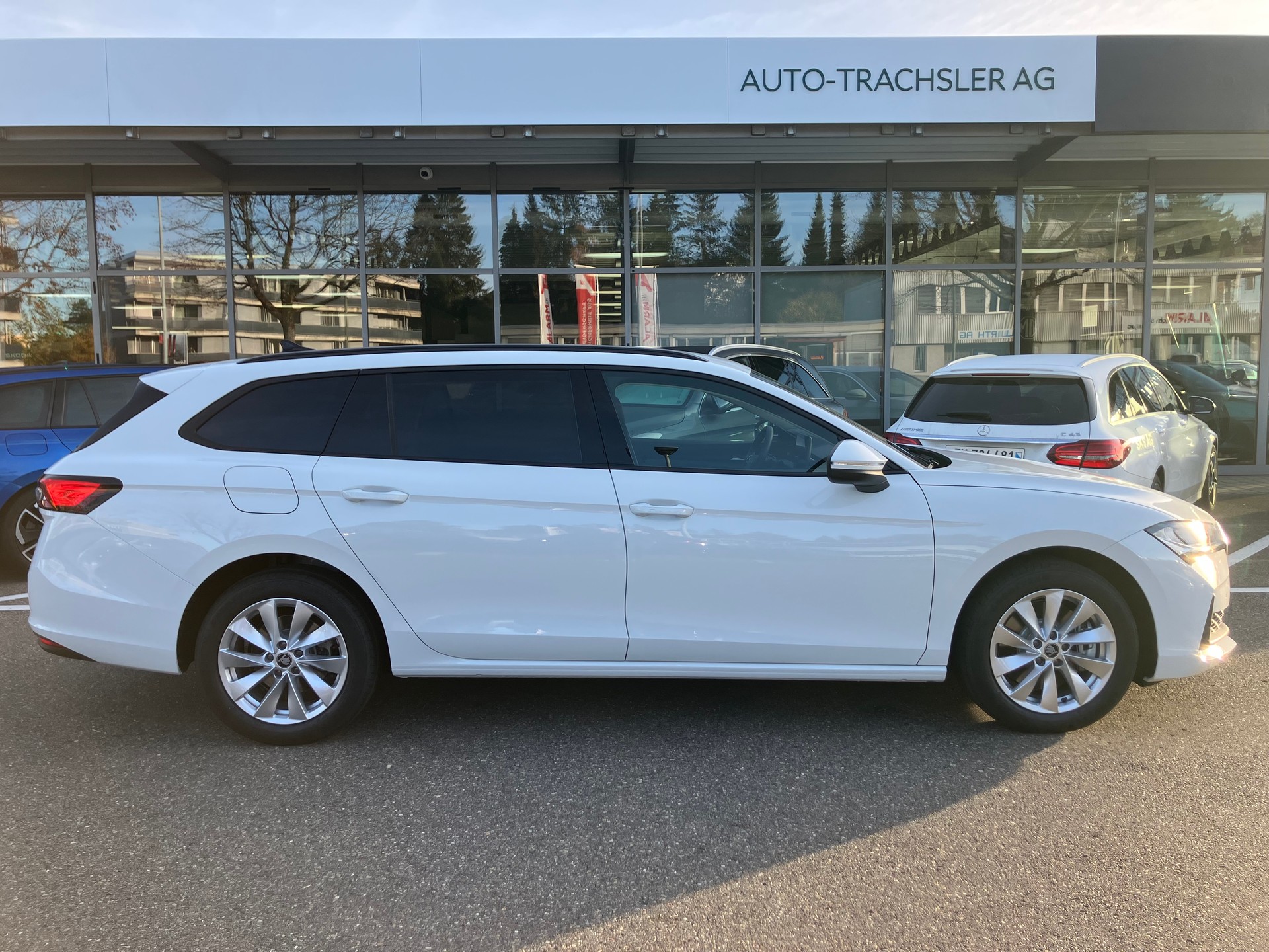 SKODA Superb Combi 2.0 TDi Selection 4x4 DSG-image-0