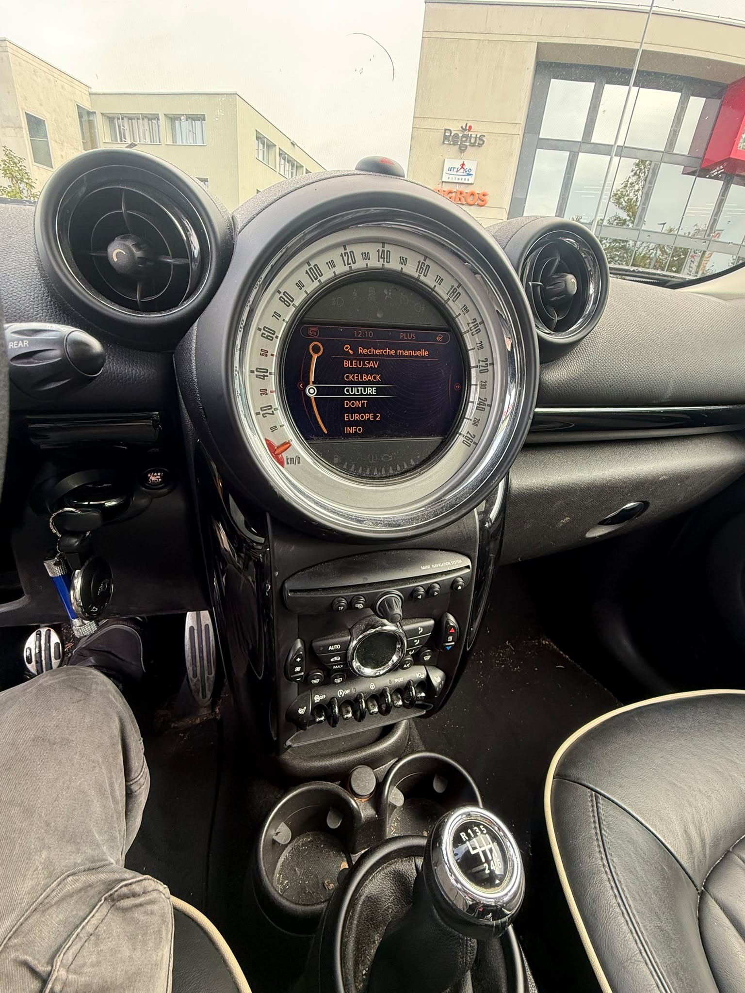 MINI Countryman Cooper S FWD-image-7