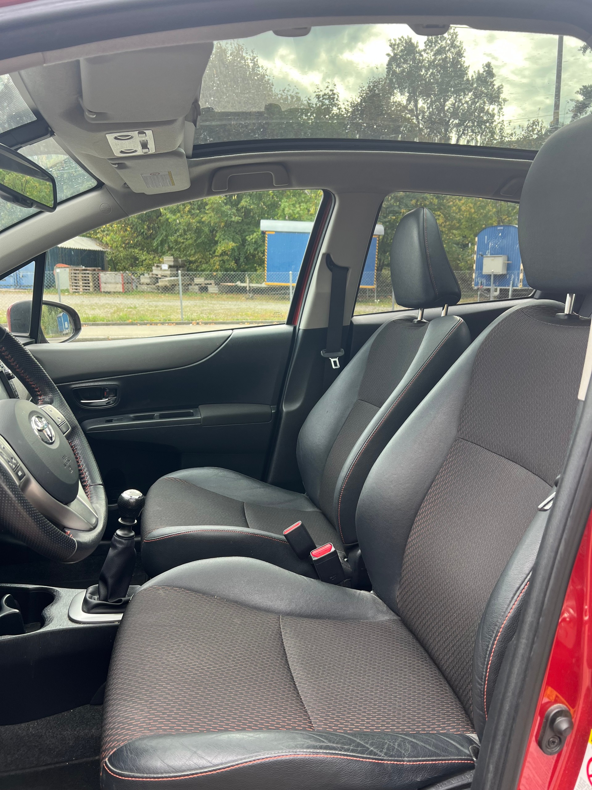 TOYOTA YARIS-image-12