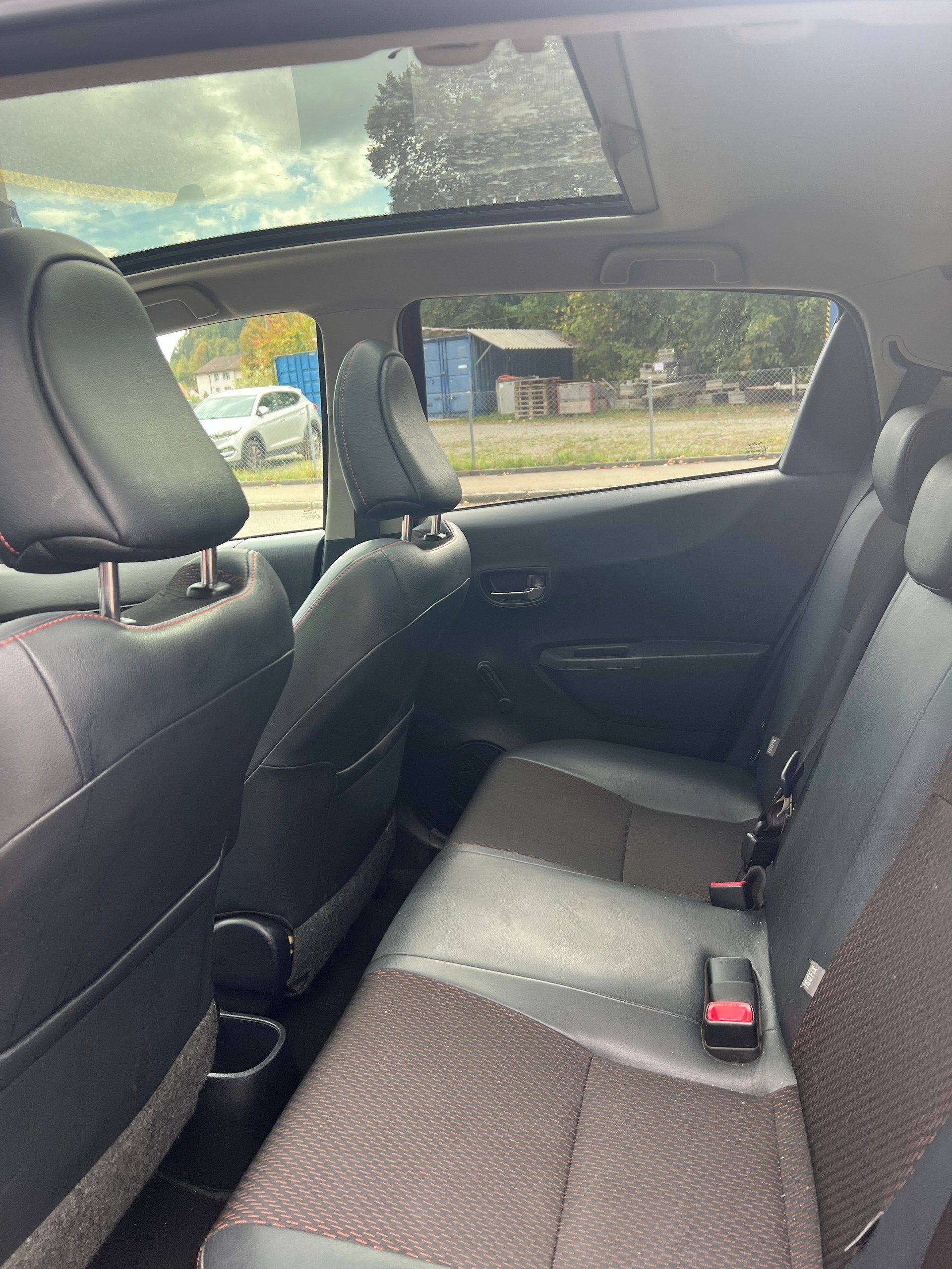 TOYOTA YARIS-image-8
