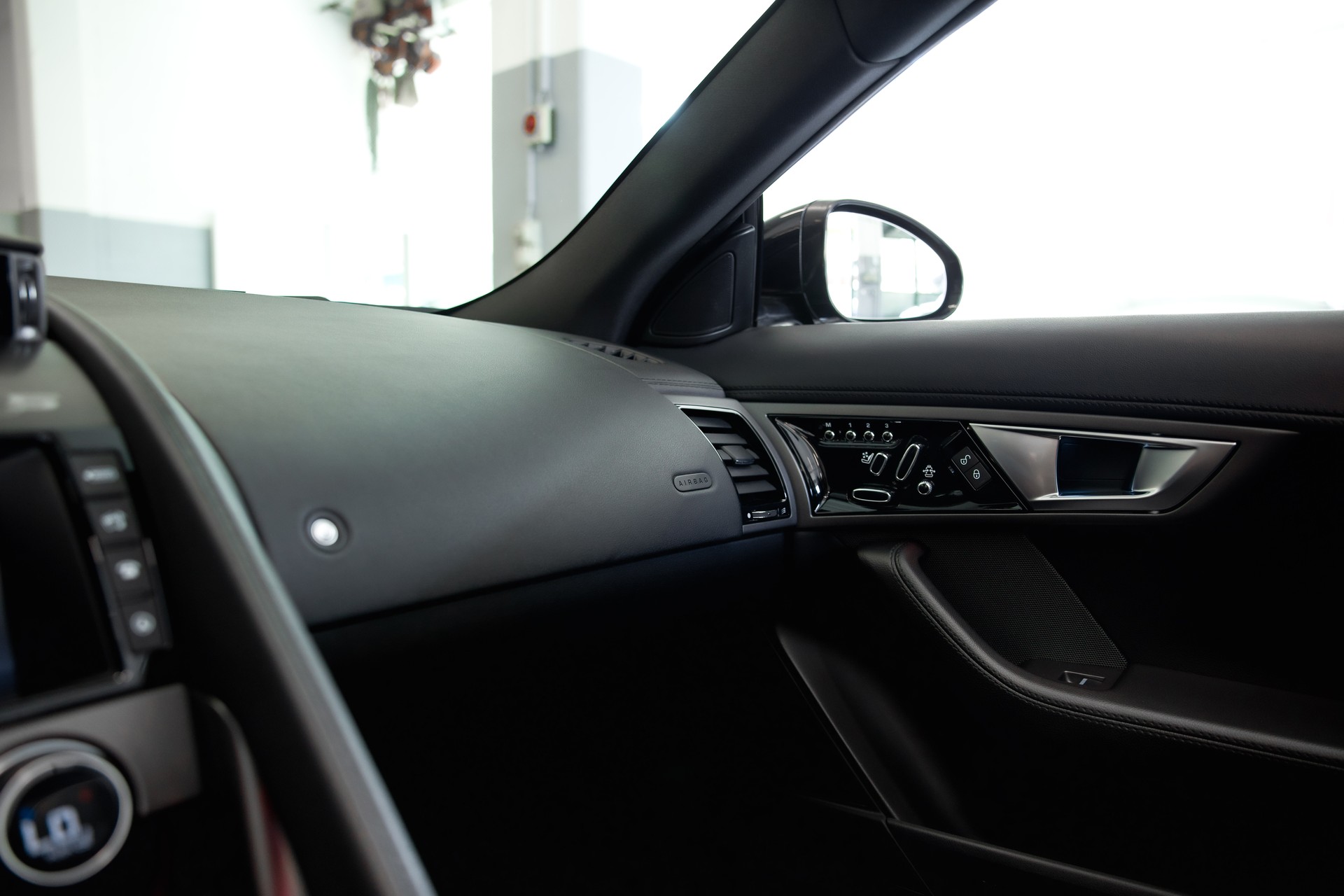 JAGUAR F-Type Convertible V6 S AWD-image-27