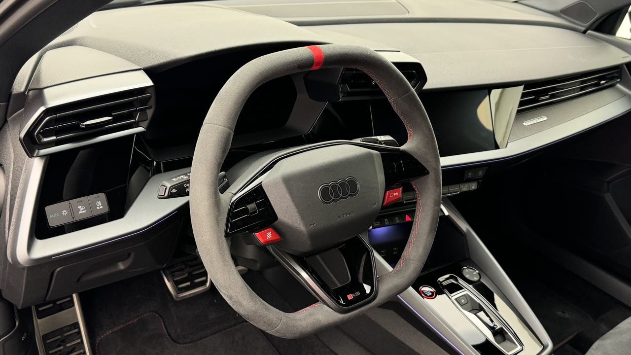 AUDI RS3 Sportback 2.5 TSI quattro S-tronic-image-6