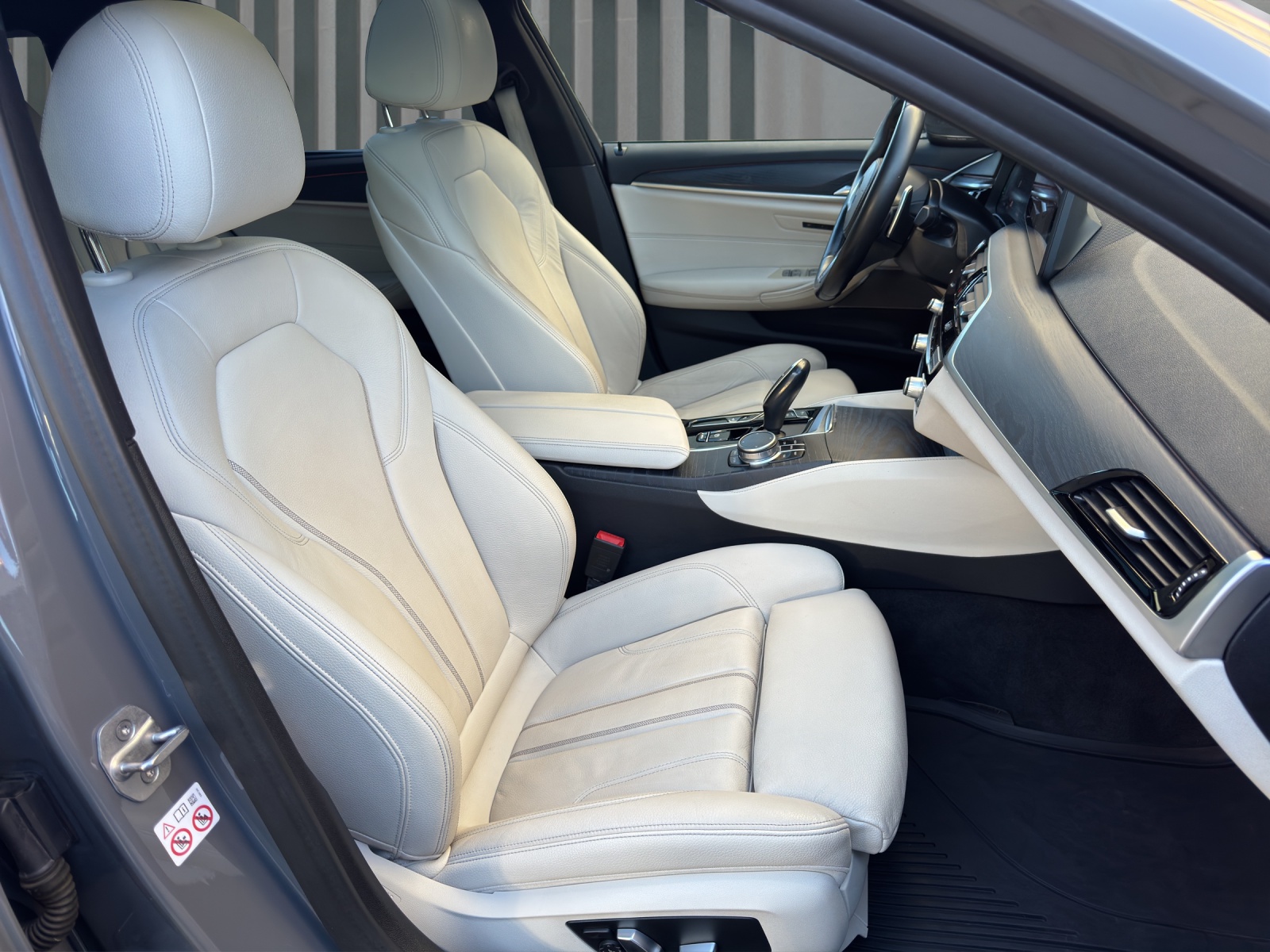 BMW 5er Reihe Touring 520d xDrive M-SPORTPAKET-image-17