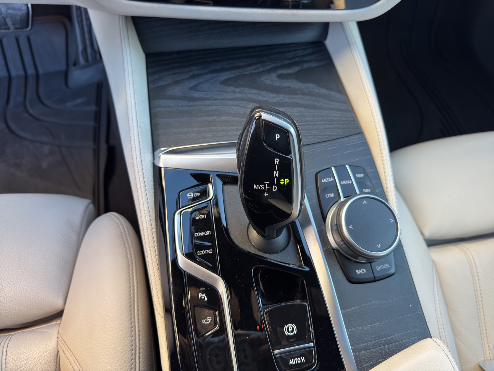 BMW 5er Reihe Touring 520d xDrive M-SPORTPAKET-image-13