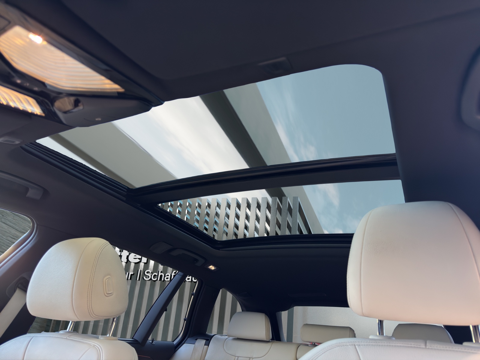 BMW 5er Reihe Touring 520d xDrive M-SPORTPAKET-image-18