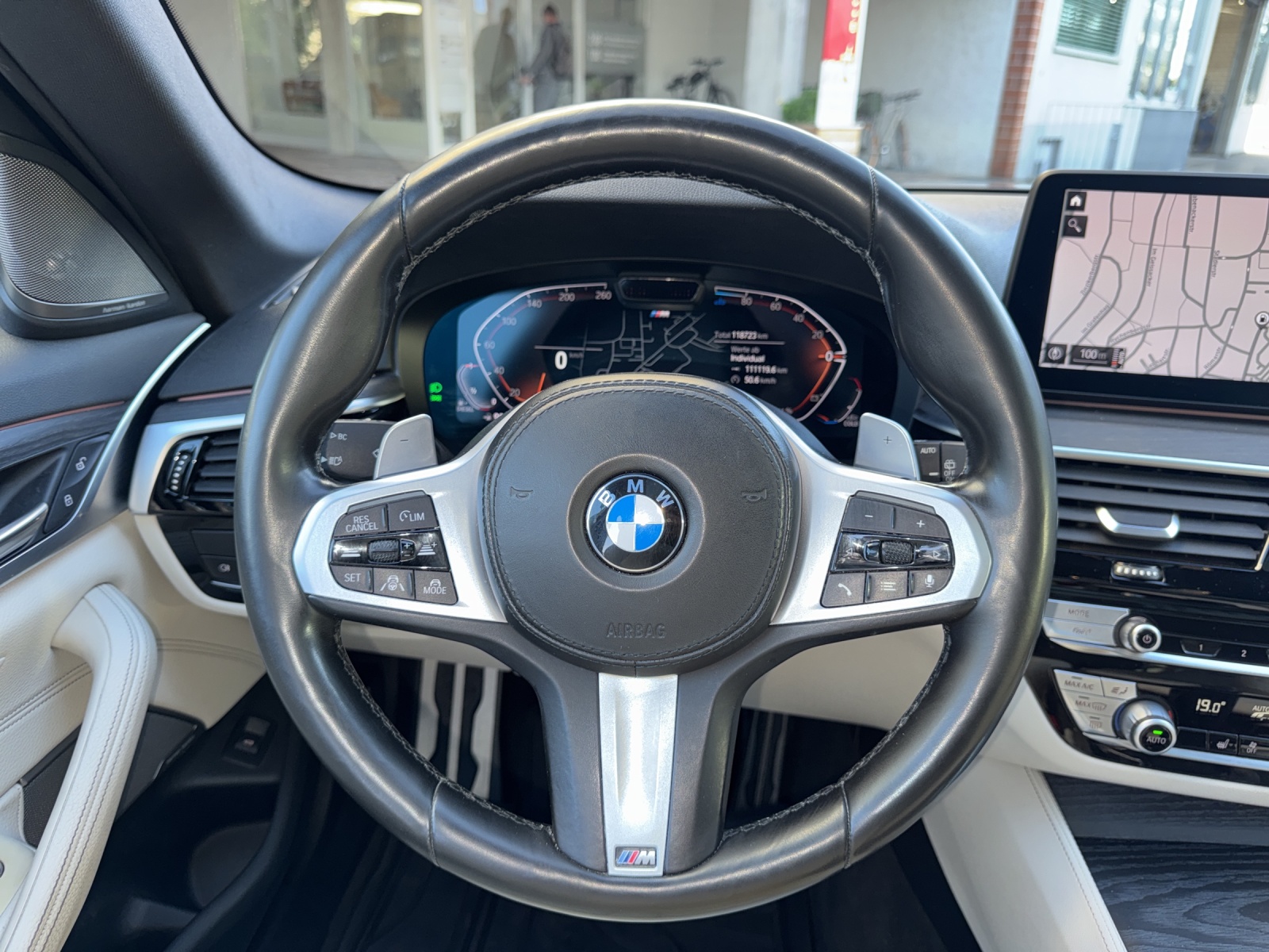 BMW 5er Reihe Touring 520d xDrive M-SPORTPAKET-image-10