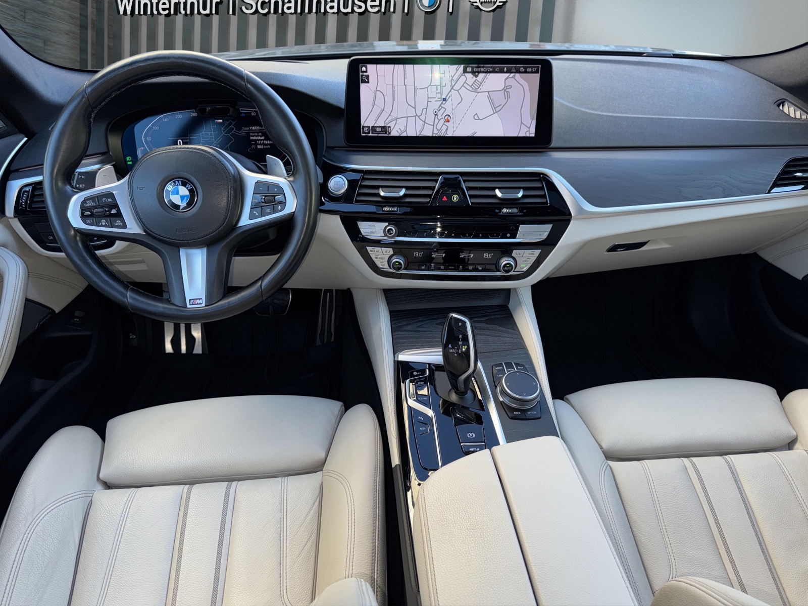 BMW 5er Reihe Touring 520d xDrive M-SPORTPAKET-image-9