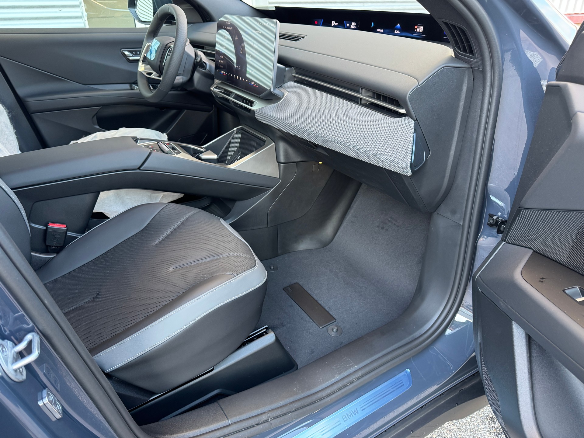 BMW iX3 40-image-2