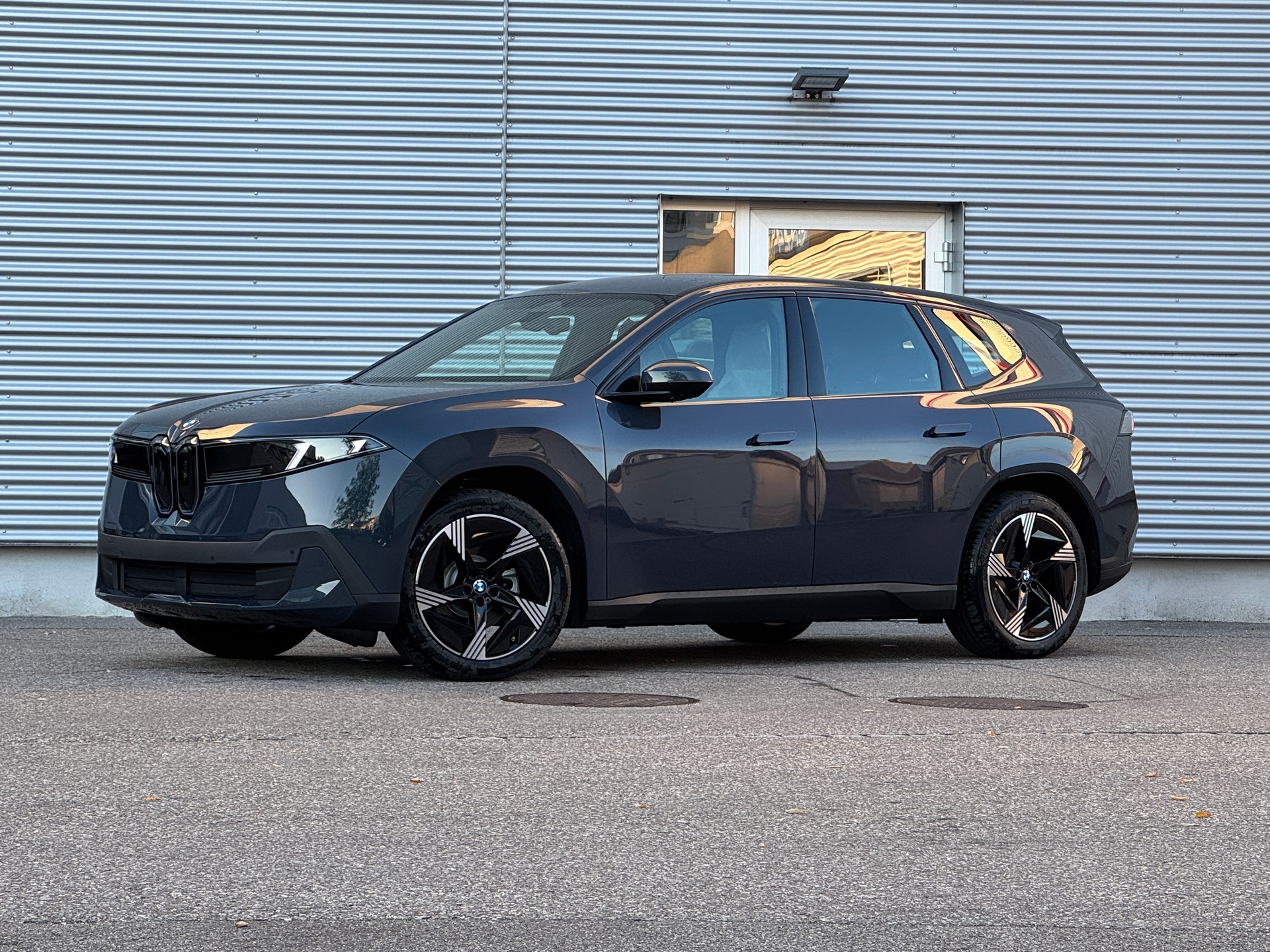 BMW iX3 40-image-6