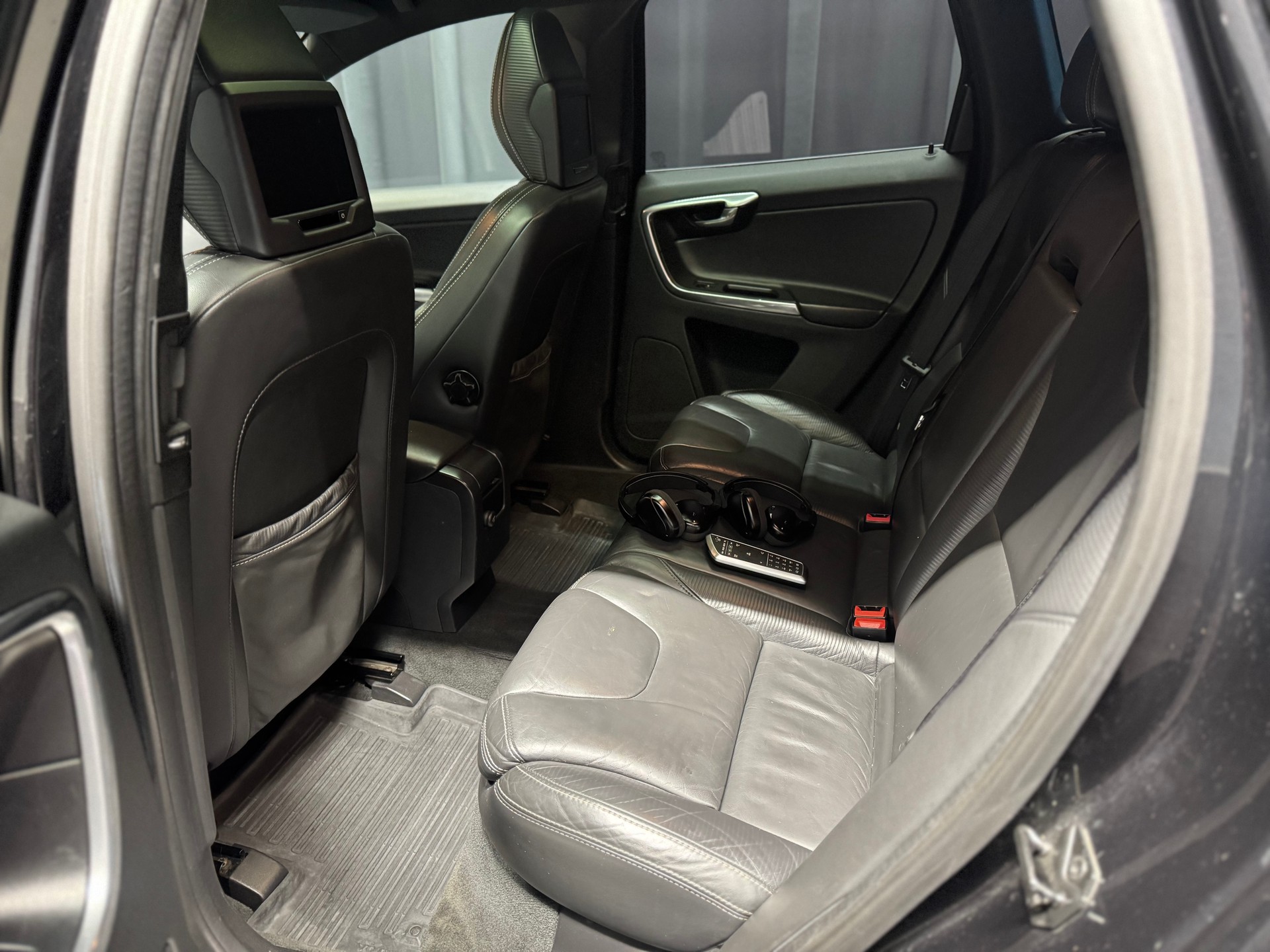 VOLVO XC60 T6 AWD Momentum Geartronic (60)-image-7