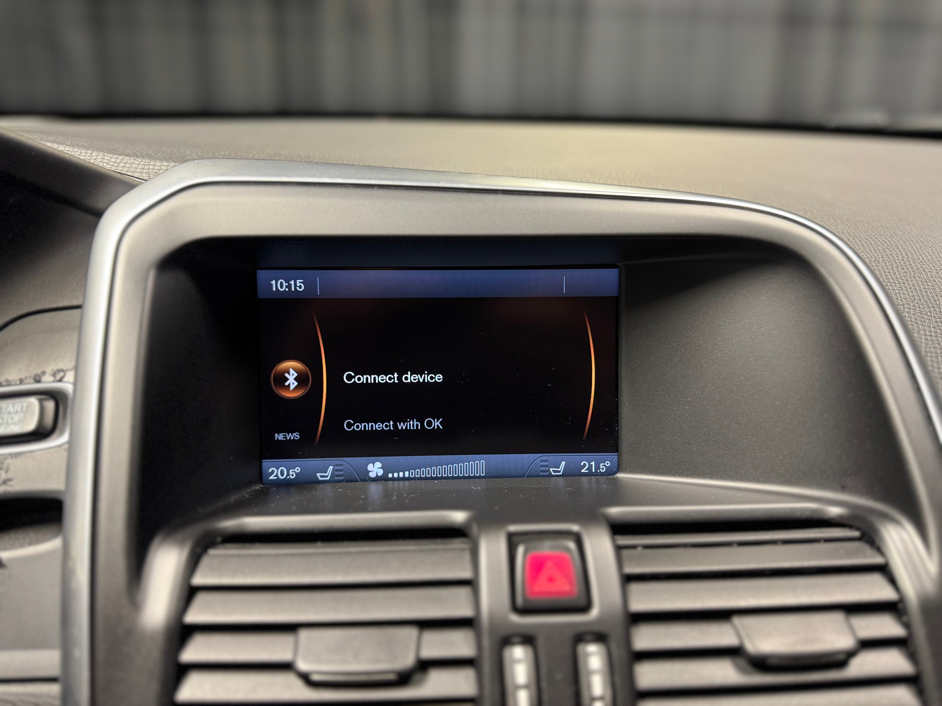 VOLVO XC60 T6 AWD Momentum Geartronic (60)-image-17