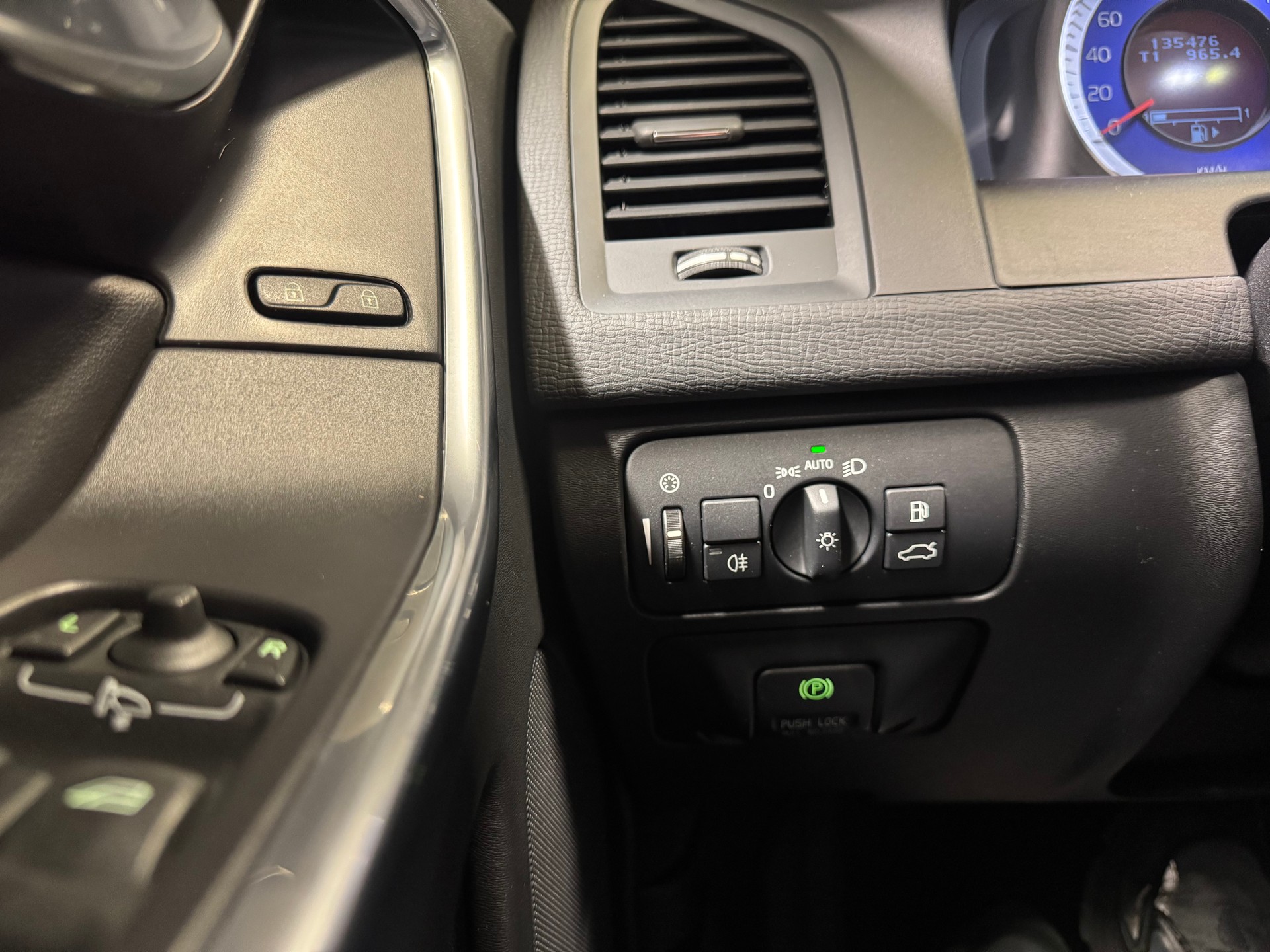 VOLVO XC60 T6 AWD Momentum Geartronic (60)-image-20