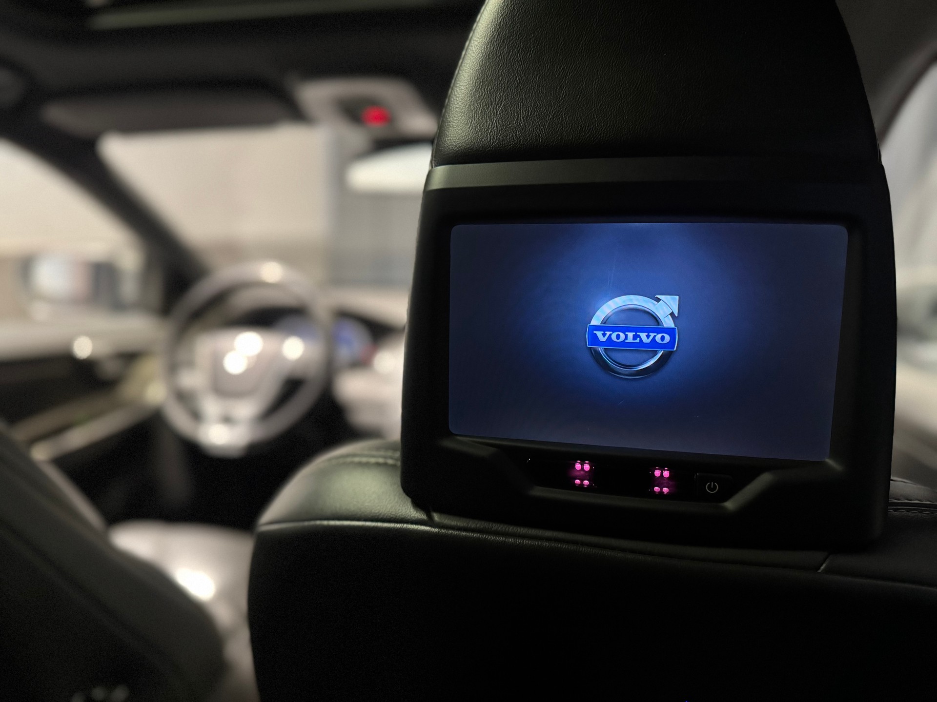 VOLVO XC60 T6 AWD Momentum Geartronic (60)-image-9
