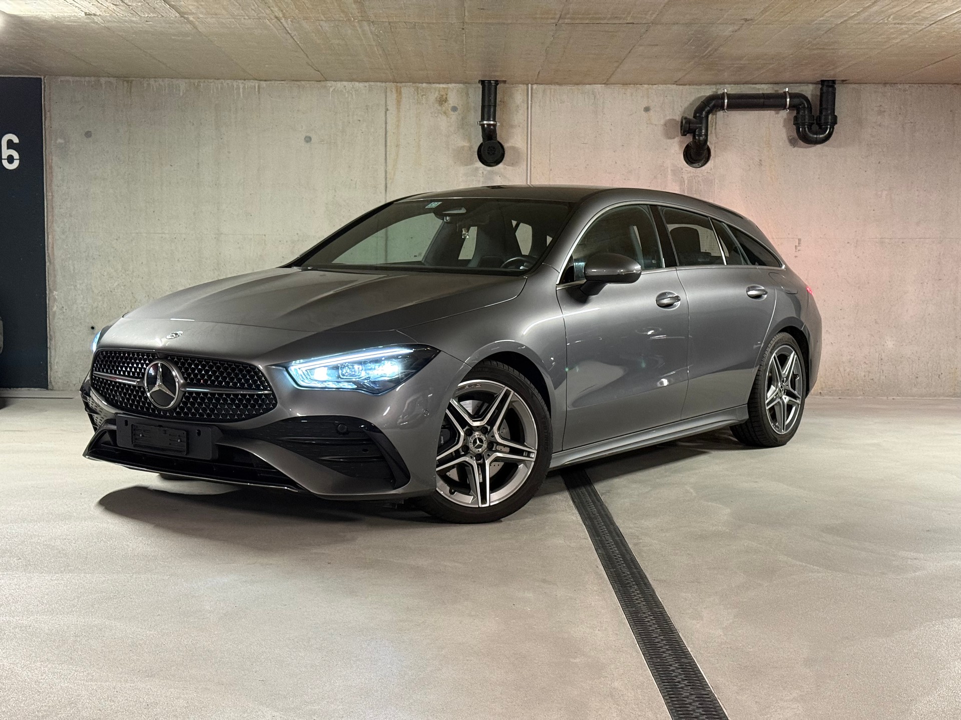 MERCEDES-BENZ CLA Shooting Brake 200 d 4Matic AMG Line-image-2